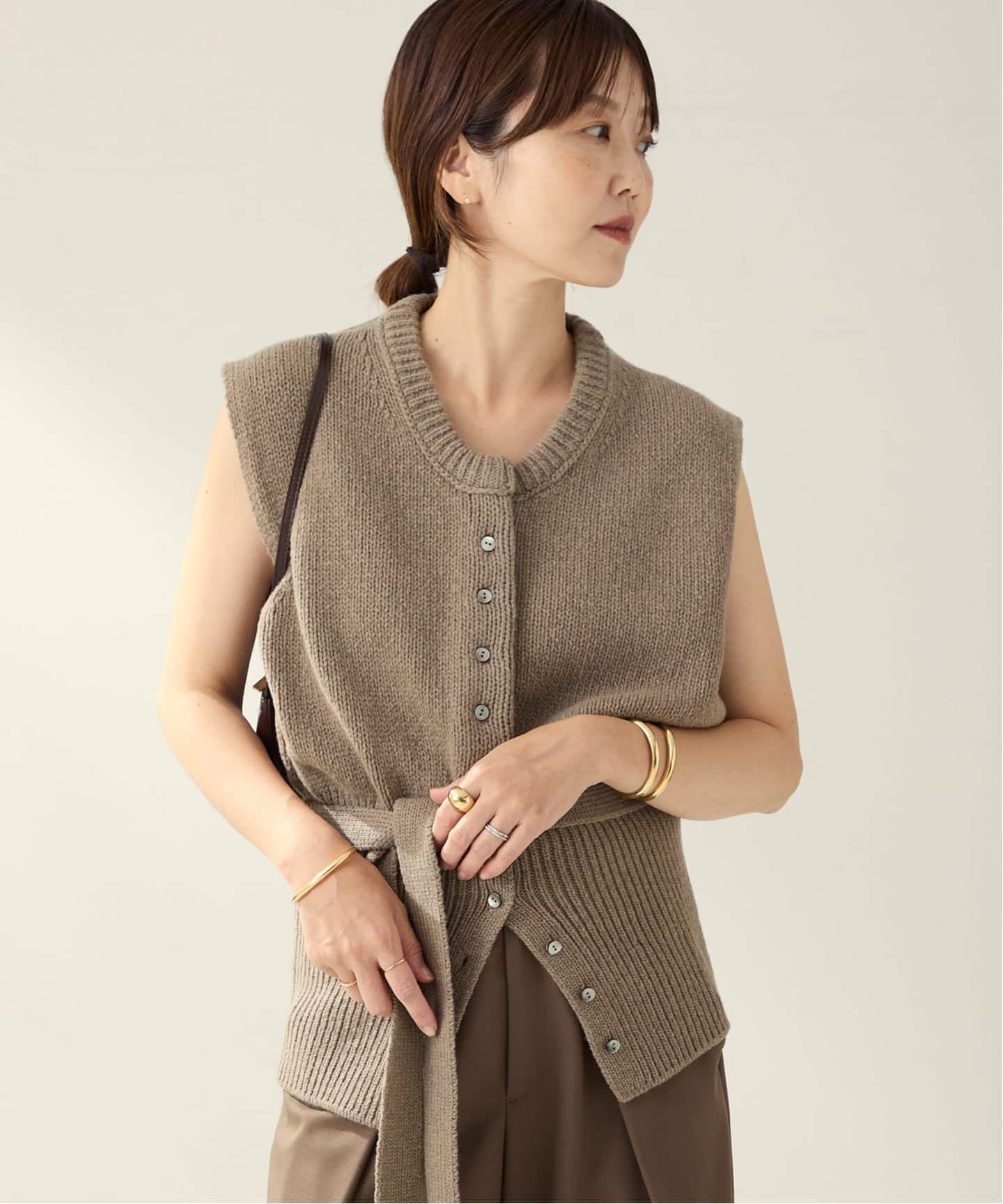 【プラージュ/Plage】のR IAM ローゲージニットベスト インテリア・キッズ・メンズ・レディースファッション・服の通販 founy(ファニー) 　ファッション　Fashion　レディースファッション　Fashion for Women　アウター　Coat / Outerwear Collection　トップス・カットソー　Cut & Sew Tops　ニット　Knit Tops & Sweaters　ベスト&ジレ / 重ね着スタイル　Vests & Gilets　イタリア　Italy　インナー　Innerwear　シンプル　Simple, Minimal　ジャケット　Jacket, Outerwear　ジュエリー　Jewelry, Accessories　デニム　Denim, Jeans Material　ベスト　Vest, Waistcoat　A/W・秋冬　Autumn/Winter　ベージュ|ID: prp329100004672362 ipo3291000000033773474