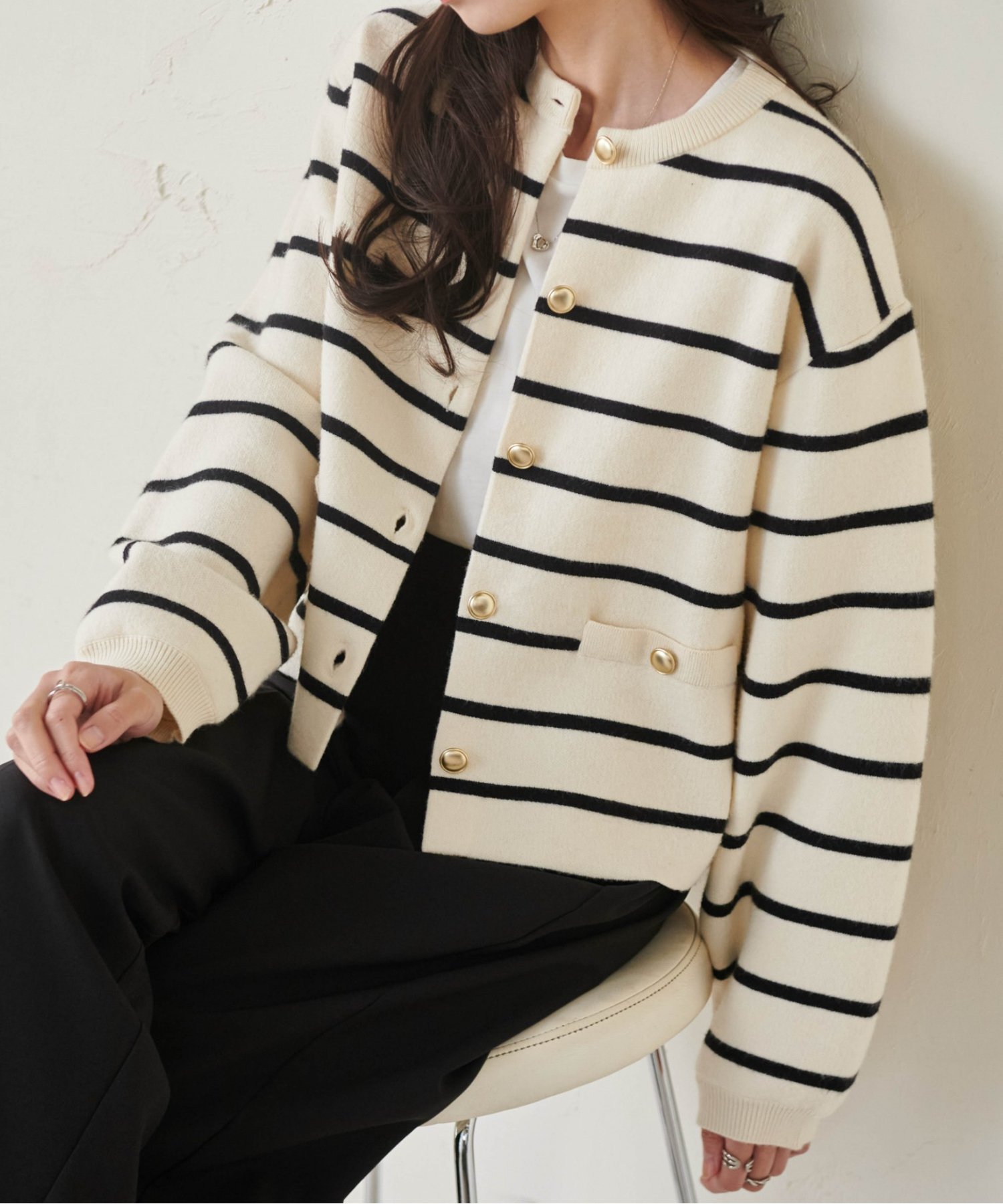 【ラナン/Ranan】のMTゴールド調ボタンニットカーデ インテリア・キッズ・メンズ・レディースファッション・服の通販 founy(ファニー) 　ファッション　Fashion　レディースファッション　Fashion for Women　トップス・カットソー　Cut & Sew Tops　ニット　Knit Tops & Sweaters　洗える　Machine Washable　カーディガン　Cardigan, Knitwear　コンパクト　Compact, Small Size　シンプル　Simple, Minimal　ジャケット　Jacket, Outerwear　スラックス　Slacks, Dress Pants　デニム　Denim, Jeans Material　なめらか　Smooth, Silky Texture　ボトム　Bottoms, Lower Wear　ポケット　Pocket, Pocket Detail　リブニット　Rib Knit, Ribbed Knit　おすすめ　Recommended / Our Picks　エレガント 上品　Elegant　ビジネス 仕事 通勤　Business / Work / Commuting　ボーダー|ID: prp329100004672393 ipo3291000000033773592