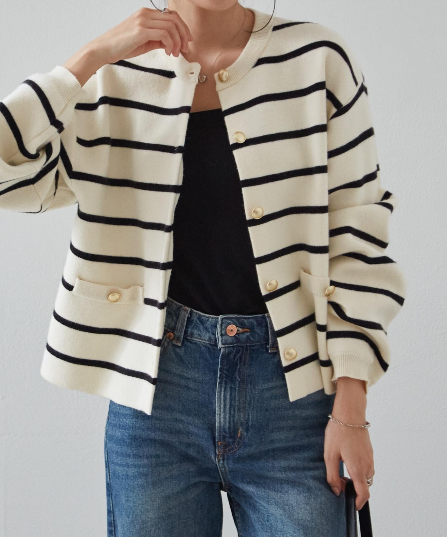 【ラナン/Ranan】のRanan/MTゴールド調ボタンニットカーデ インテリア・キッズ・メンズ・レディースファッション・服の通販 founy(ファニー) ファッション Fashion レディースファッション Fashion for Women トップス・カットソー Cut & Sew Tops ニット Knit Tops & Sweaters 洗える Machine Washable カーディガン Cardigan, Knitwear コンパクト Compact, Small Size シンプル Simple, Minimal ジャケット Jacket, Outerwear スラックス Slacks, Dress Pants デニム Denim, Jeans Material なめらか Smooth, Silky Texture ボトム Bottoms, Lower Wear ポケット Pocket, Pocket Detail リブニット Rib Knit, Ribbed Knit おすすめ Recommended / Our Picks エレガント 上品 Elegant ビジネス 仕事 通勤 Business / Work / Commuting 2025年 2025 2025-2026秋冬・A/W Autumn/Winter 2025–26 AW25–26 ボーダー|ID: prp329100004672393 ipo3291000000036071132