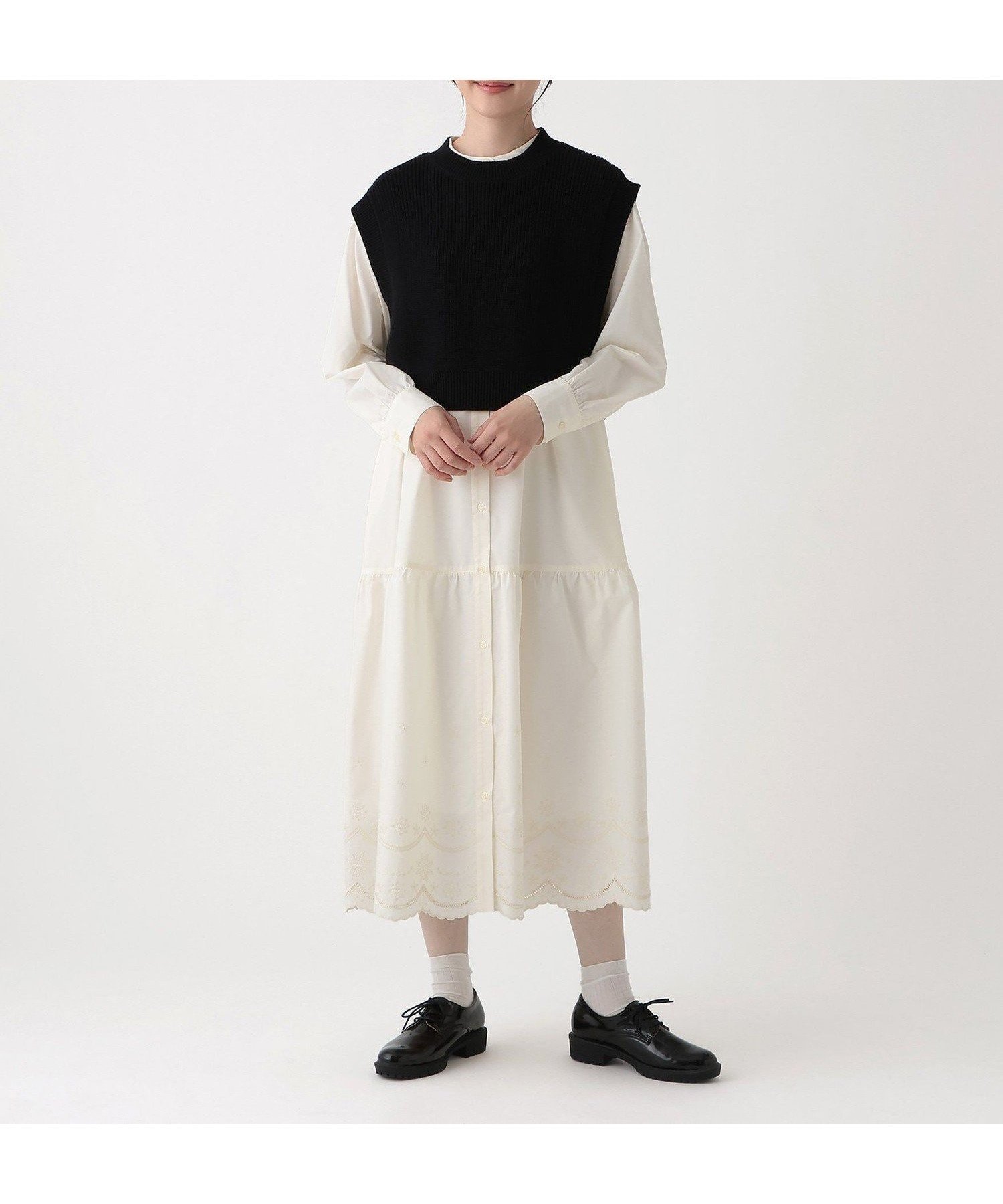 【アフタヌーンティー リビング/Afternoon Tea LIVING】のニットベスト スカラップ刺繍ワンピースセット 人気、トレンドファッション・服の通販 founy(ファニー) 　ファッション　Fashion　レディースファッション　Fashion for Women　アウター　Coat / Outerwear Collection　ショート　Short, Short Length　スカラップ　Scallop, Scalloped Edge　スニーカー　Sneakers, Trainers　ダウン　Down, Puffer　バランス　Balance, Style Balance　ベスト　Vest, Waistcoat　ポケット　Pocket, Pocket Detail　エレガント 上品　Elegant　 other-1|ID: prp329100004672401 ipo3291000000033773616