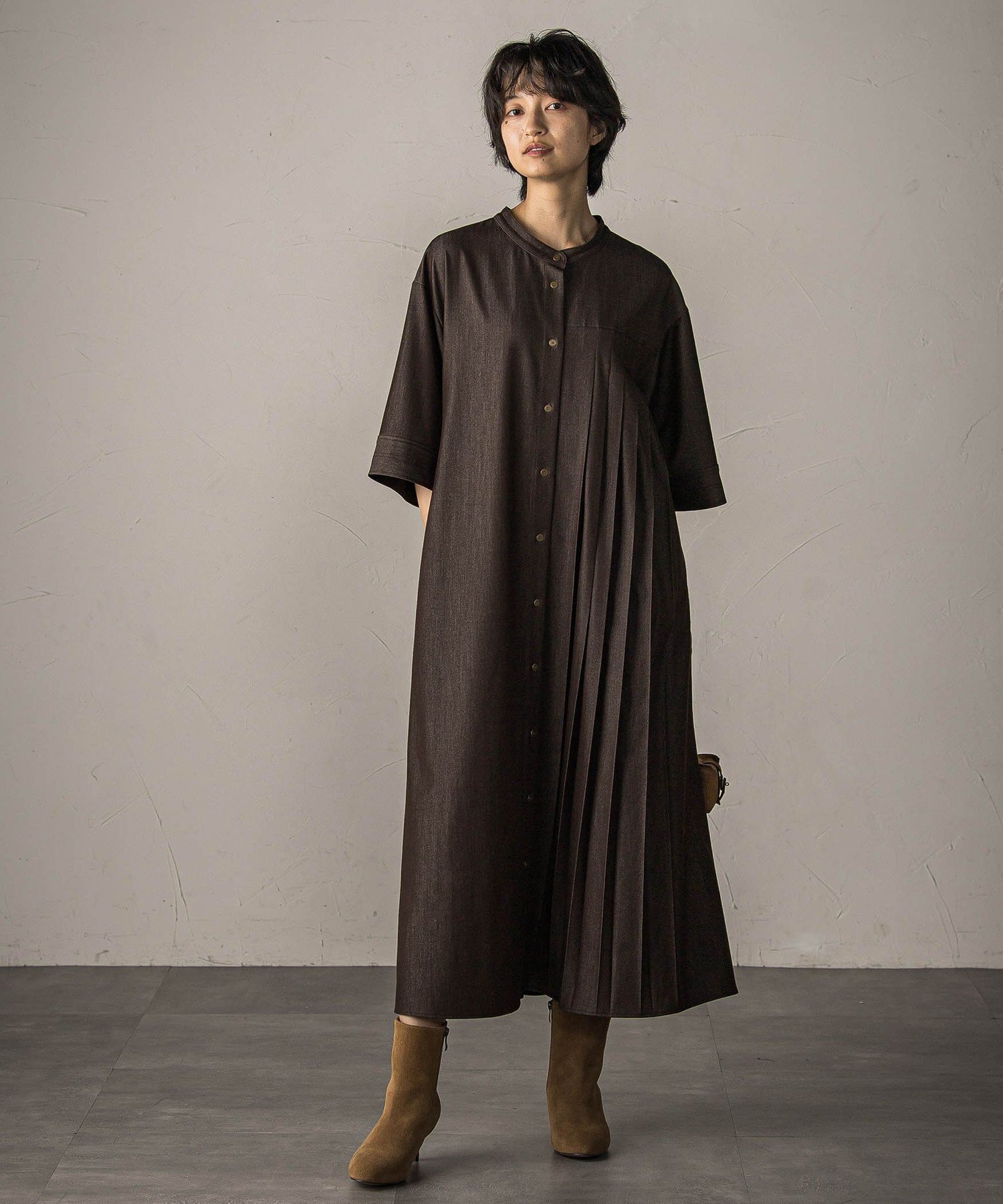 【メイソングレイ/MAYSON GREY】のアシンメトリープリーツシャツワンピース≪洗濯機で洗える≫ インテリア・キッズ・メンズ・レディースファッション・服の通販 founy(ファニー) 　ファッション　Fashion　レディースファッション　Fashion for Women　ワンピース　Dresses　シャツワンピース / 1枚で着映えコーデ　Shirt Dresses　アシンメトリー　Asymmetrical Style　洗える　Machine Washable　カフス　Cuff Design　プリーツ　Pleats, Pleated　リラックス　Relax, Relaxed Fit　ワイド　Wide, Wide Fit　ブラウン|ID: prp329100004672429 ipo3291000000033773723