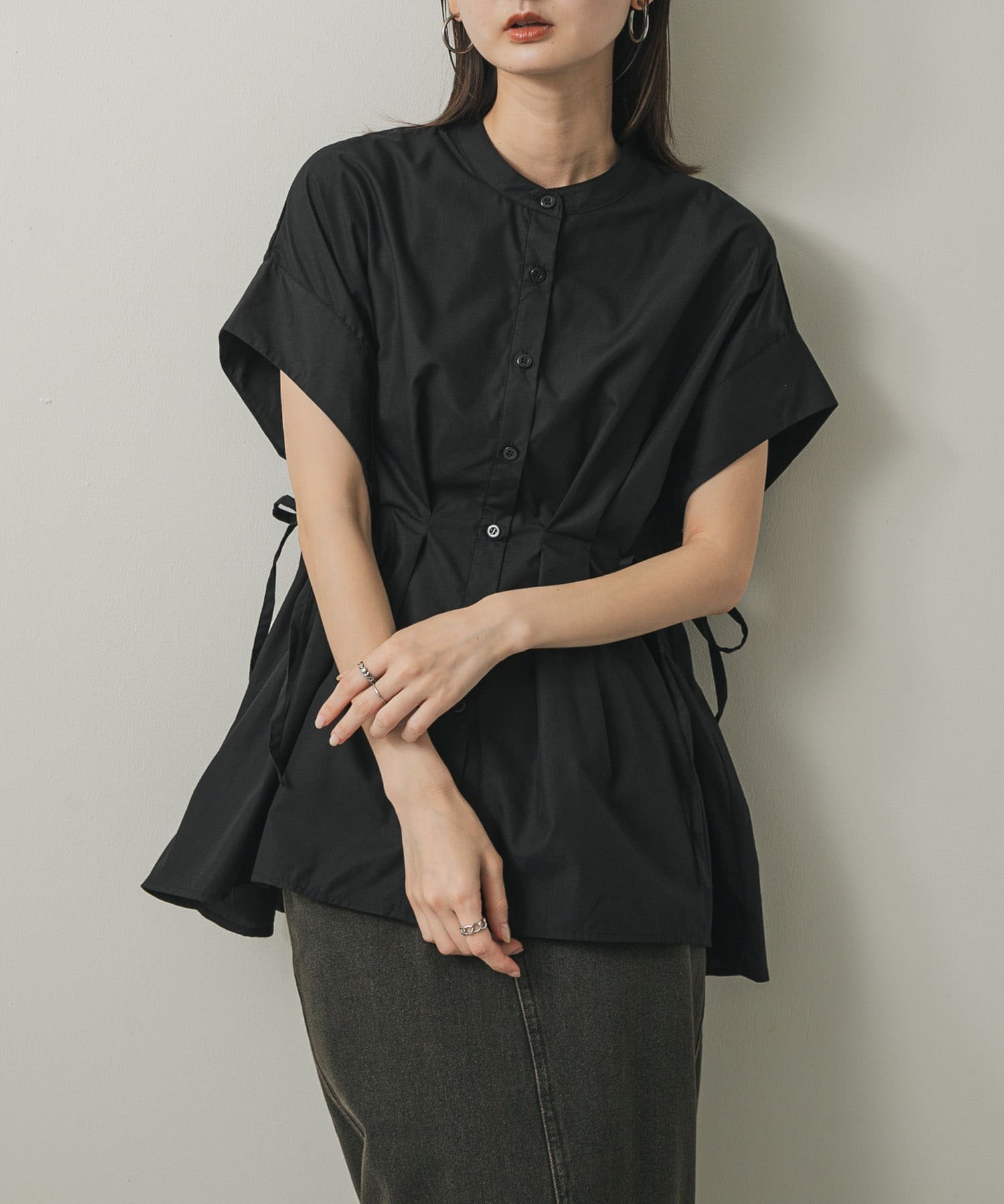 【センスオブプレイス/SENSE OF PLACE by URBAN RESEARCH】のウエストタックチュニックブラウス インテリア・キッズ・メンズ・レディースファッション・服の通販 founy(ファニー) 　ファッション　Fashion　レディースファッション　Fashion for Women　トップス・カットソー　Cut & Sew Tops　シャツ・ブラウス・オフィスカジュアル　Elegant Blouses & Button-Ups　2025年　2025　2025春夏・S/S　Spring/Summer 2025 SS25　人気　Popular, Best Seller　ビジネス 仕事 通勤　Business / Work / Commuting　半袖　Short Sleeve, Half Sleeve　夏　Summer　S/S・春夏　SS, Spring/Summer, Warm Season　羽織　Haori, Light Jacket　BLACK|ID: prp329100004672621 ipo3291000000033774407