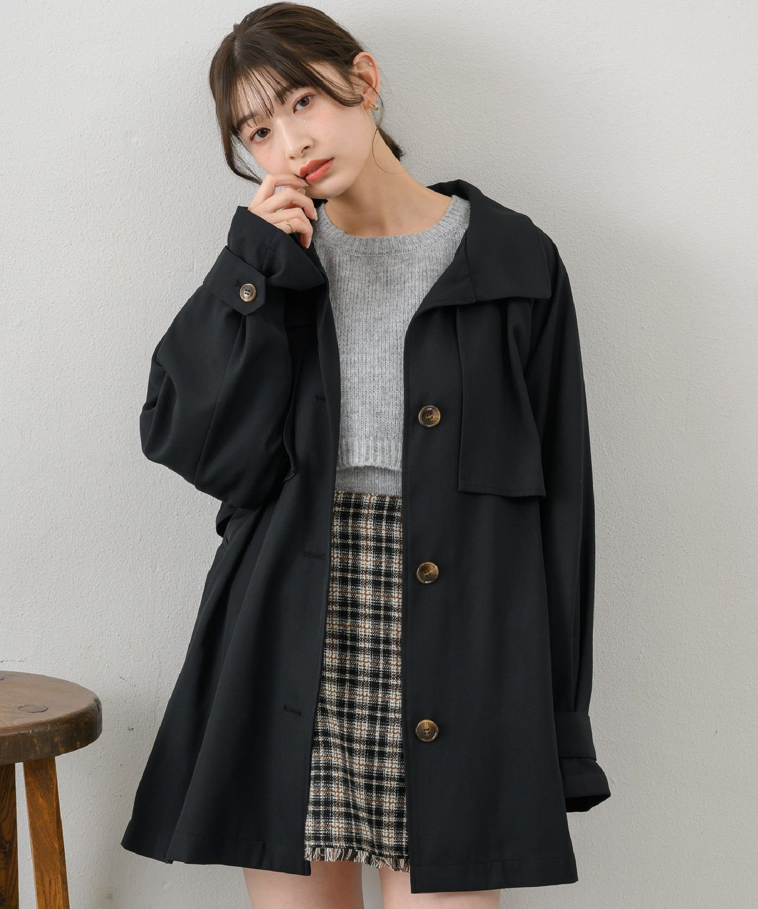 【レトロガール/RETRO GIRL】のミドルトレンチコート インテリア・キッズ・メンズ・レディースファッション・服の通販 founy(ファニー) 　ファッション　Fashion　レディースファッション　Fashion for Women　アウター　Coat / Outerwear Collection　コート・ロングコート・ピーコート　Long Coats, Peacoats & More　トレンチコート / 春秋の定番アウター　Trench Coats　スタンド　Stand Collar, Upright Stand　トレンチ　Trench, Trench Coat　トレンド　Trend, Trending Now　ベーシック　Basic, Essential　ミドル　Middle Length, Mid Height　定番　Standard, Basic Item　春　Spring　羽織　Haori, Light Jacket　防寒　Cold Protection, Winter-Ready　ブラック|ID: prp329100004672687 ipo3291000000033774696