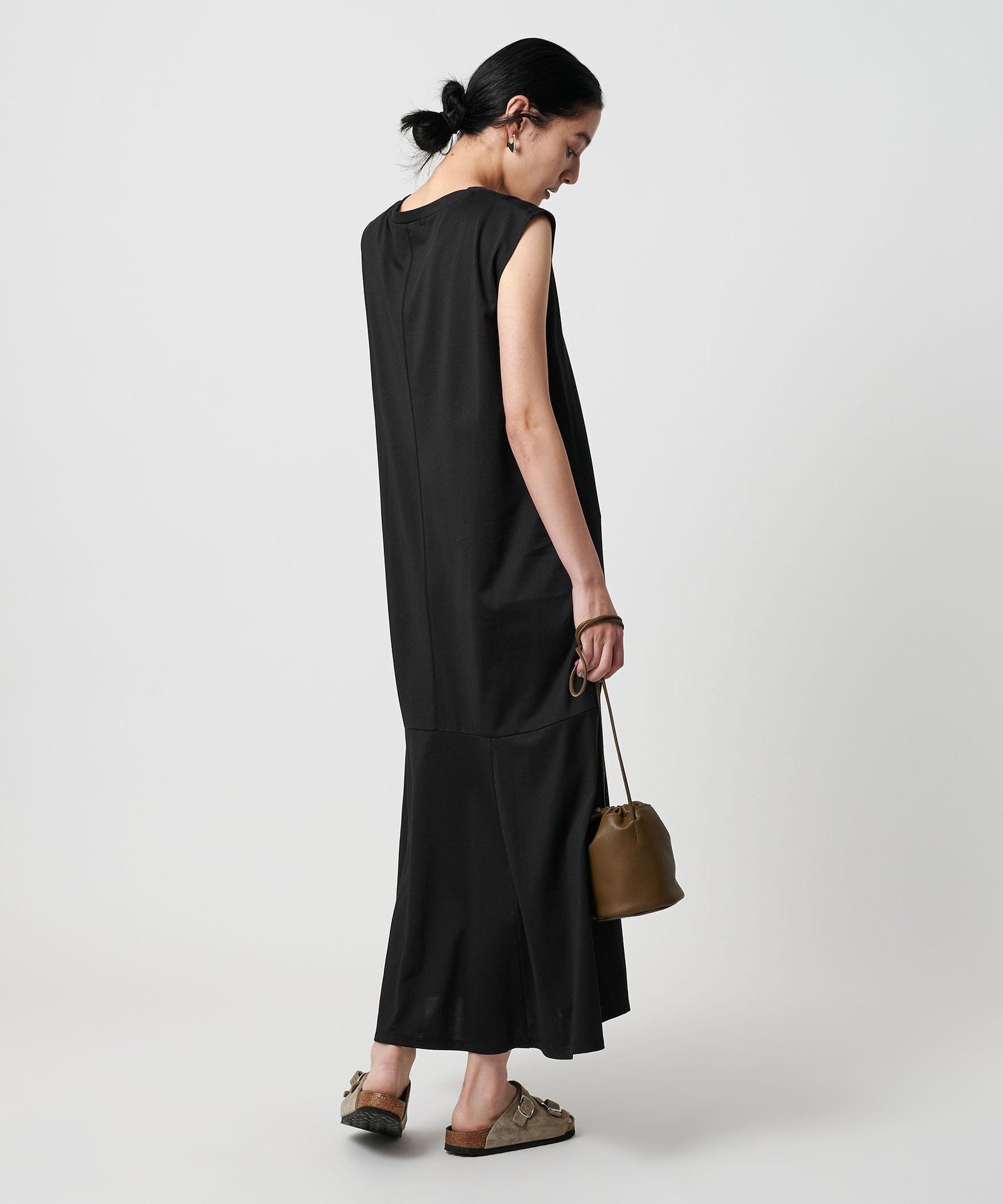 【ビューティ&ユース ユナイテッドアローズ/BEAUTY&YOUTH / UNITED ARROWS】の【WEB限定 Wardrobe DAILY MINIMAL】ティアード フレンチスリーブワンピース 接触冷感 吸水速乾 インテリア・キッズ・メンズ・レディースファッション・服の通販 founy(ファニー) 　ファッション　Fashion　レディースファッション　Fashion for Women　ワンピース　Dresses　アクセサリー　Fashion Accessories　オケージョン　Occasion Wear　オレンジ　Orange　カットソー　Cut and Sewn Top　吸水　Absorbent, Quick-Dry　サマー　Summer, Summer Style　シンプル　Simple, Minimal　スリーブ　Sleeve, Long Sleeve / Short Sleeve　ティアード　Tiered, Tiered Style　トレンド　Trend, Trending Now　バランス　Balance, Style Balance　フェミニン　Feminine, Girly　フレンチ　French, French Style　ルーズ　Loose, Oversized　おすすめ　Recommended / Our Picks　エレガント 上品　Elegant　ビジネス 仕事 通勤　Business / Work / Commuting　BLACK|ID: prp329100004672762 ipo3291000000033880818