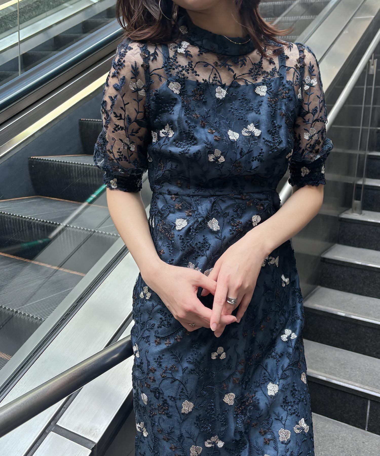 【ビーフラット/bflat】のアンティーク刺繍レースドレス 結婚式 パーティードレス オケージョンドレス 同窓会 インテリア・キッズ・メンズ・レディースファッション・服の通販 founy(ファニー) 　ファッション　Fashion　レディースファッション　Fashion for Women　ワンピース　Dresses　フォーマル・パーティードレス・結婚式用ドレス　Elegant & Casual Dresses　アンティーク　Antique-Inspired　シアー　Sheer, See-Through　シャーリング　Shirring, Ruched　デコルテ　Décolleté, Neckline　ドレス　Dress, One-Piece　ボトルネック　Bottle Neck, Mock Neck　レース　Lace, Lace Fabric　ロング　Long, Long-Length　おすすめ　Recommended / Our Picks　結婚式　Wedding　披露宴　Wedding Reception　二次会　After Party　ダークブルー|ID: prp329100004672800 ipo3291000000033775134