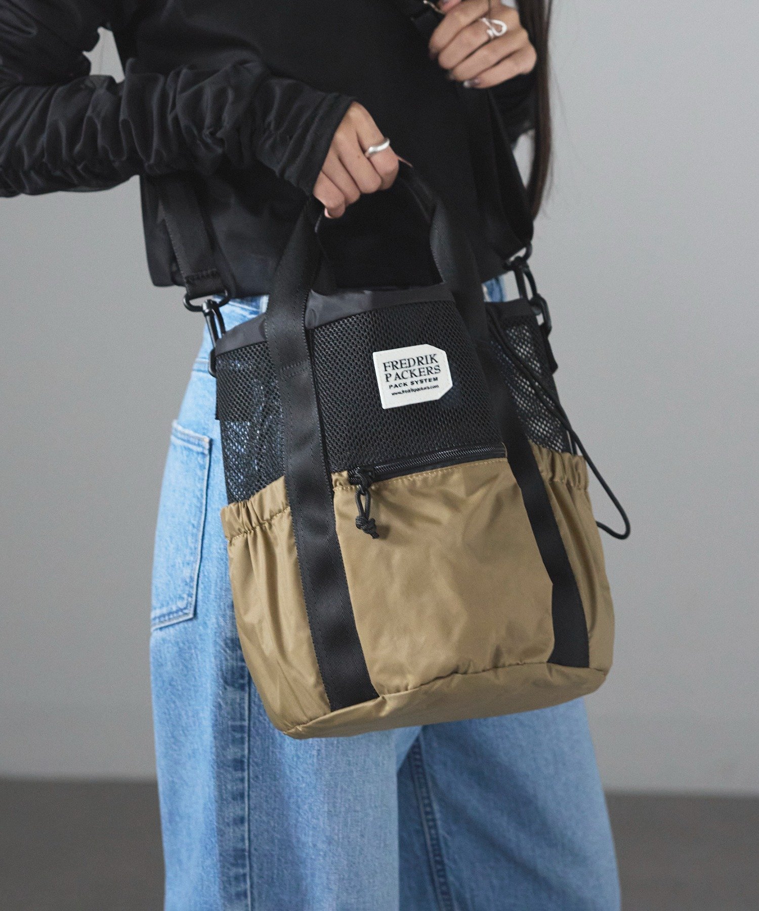 【セットアップセブン/SETUP7】のFREDRIK PACKERS/COLUMN TOTE トートバッグ フレドリックパッカーズ インテリア・キッズ・メンズ・レディースファッション・服の通販 founy(ファニー) 　ファッション　Fashion　レディースファッション　Fashion for Women　バッグ　Bags　ギャザー　Gathered, Ruffled　巾着　Drawstring Bag, Kinchaku　ショルダー　Shoulder, Shoulder Strap　スウェット / スエット　Sweatshirt, Sweatwear　スリット　Slit, Slit Detail　セットアップ　Set-Up, Coordinated Outfit　トレンド　Trend, Trending Now　フォルム　Silhouette, Form　フロント　Front, Front Design　ボックス　Boxy, Box Shape　ポケット　Pocket, Pocket Detail　マーメイド　Mermaid, Fishtail Silhouette　メッシュ　Mesh, Net Fabric　再入荷　Restock / Back in Stock　BGE|ID: prp329100004672942 ipo3291000000034131324