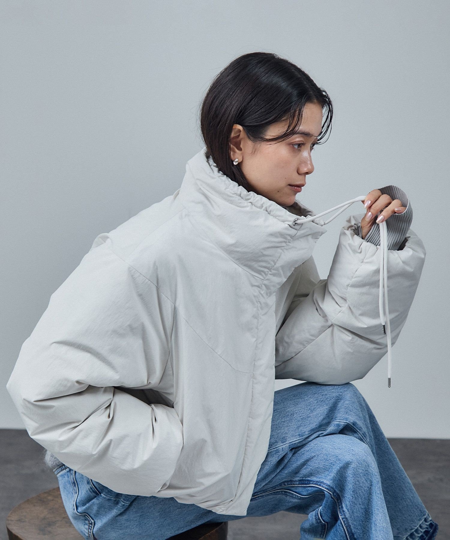 【サロン アダム エ ロペ/SALON adam et rope'】のGREENDOWN(グリーンダウン) 撥水加工 クロップドダウンブルゾン インテリア・キッズ・メンズ・レディースファッション・服の通販 founy(ファニー) 　ファッション　Fashion　レディースファッション　Fashion for Women　アウター　Coat / Outerwear Collection　ブルゾンジャケット・スポーティアウター　Blouson Jackets　インナー　Innerwear　ギャザー　Gathered, Ruffled　クロップド　Cropped, Short Length　軽量　Lightweight, Ultra Light　ショート　Short, Short Length　ジャケット　Jacket, Outerwear　スタンド　Stand Collar, Upright Stand　セットアップ　Set-Up, Coordinated Outfit　タートルネック　Turtleneck, High Neck　ダウン　Down, Puffer　トレンド　Trend, Trending Now　人気　Popular, Best Seller　ハイネック　High Neck, Mock Neck　ボトム　Bottoms, Lower Wear　ポケット　Pocket, Pocket Detail　防寒　Cold Protection, Winter-Ready　マキシ　Maxi, Full Length　ワイド　Wide, Wide Fit　冬　Winter / This Winter　ビジネス 仕事 通勤　Business / Work / Commuting　オフホワイト(15)|ID: prp329100004672960 ipo3291000000033775747