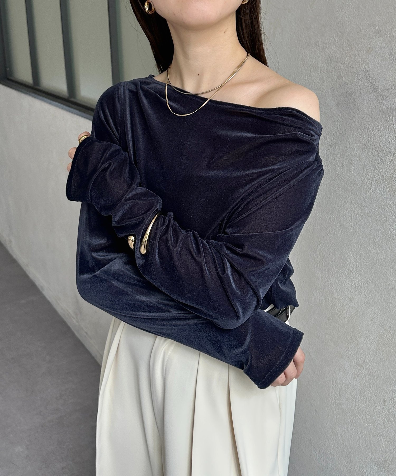 【ゼヴォン/Thevon】のドレープネックベロアシアープルオーバー インテリア・キッズ・メンズ・レディースファッション・服の通販 founy(ファニー) 　ファッション　Fashion　レディースファッション　Fashion for Women　トップス・カットソー　Cut & Sew Tops　カジュアルプルオーバー・ニットトップス　Pullovers & Knit Tops / Casual Pullovers　ベロアトップス　Velour Tops / Velvet-Look Items　2025年　2025　2025-2026秋冬・A/W　Autumn/Winter 2025–26 AW25–26　おすすめ　Recommended / Our Picks　シアー　Sheer, See-Through　スラックス　Slacks, Dress Pants　デニム　Denim, Jeans Material　フレア　Flare, Flared　ベロア　Velour, Soft Velvet　マーメイド　Mermaid, Fishtail Silhouette　エレガント 上品　Elegant　秋　Autumn　ネイビー|ID: prp329100004672962 ipo3291000000033775749
