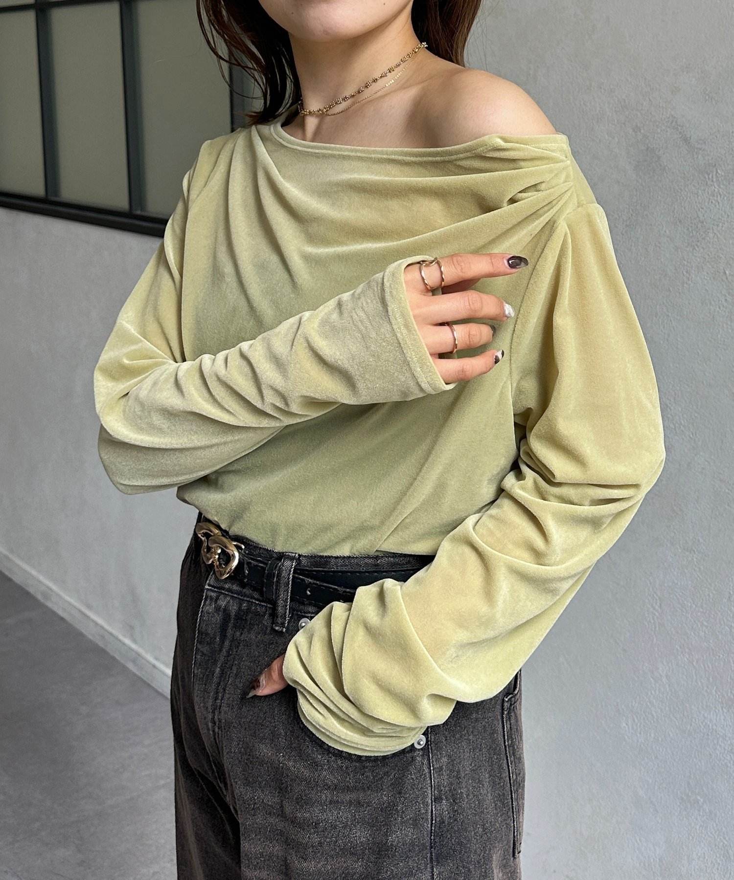 【ゼヴォン/Thevon】のドレープネックベロアシアープルオーバー インテリア・キッズ・メンズ・レディースファッション・服の通販 founy(ファニー) 　ファッション　Fashion　レディースファッション　Fashion for Women　トップス・カットソー　Cut & Sew Tops　カジュアルプルオーバー・ニットトップス　Pullovers & Knit Tops / Casual Pullovers　ベロアトップス　Velour Tops / Velvet-Look Items　2025年　2025　2025-2026秋冬・A/W　Autumn/Winter 2025–26 AW25–26　おすすめ　Recommended / Our Picks　シアー　Sheer, See-Through　スラックス　Slacks, Dress Pants　デニム　Denim, Jeans Material　フレア　Flare, Flared　ベロア　Velour, Soft Velvet　マーメイド　Mermaid, Fishtail Silhouette　エレガント 上品　Elegant　秋　Autumn　オリーブ|ID: prp329100004672962 ipo3291000000033775751