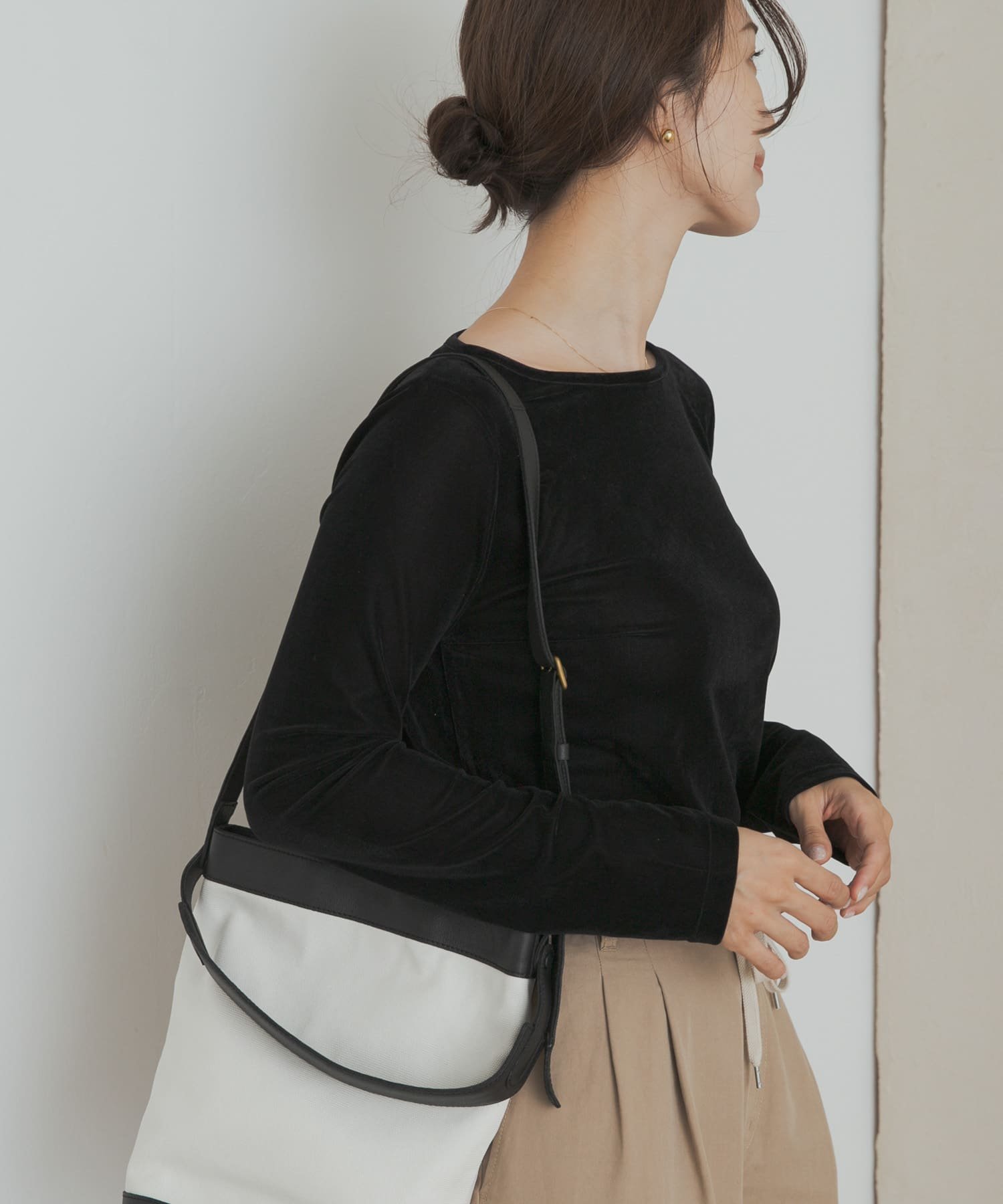 【アーバンリサーチ ドアーズ/URBAN RESEARCH DOORS】のシアーベロアプルオーバー インテリア・キッズ・メンズ・レディースファッション・服の通販 founy(ファニー) 　ファッション　Fashion　レディースファッション　Fashion for Women　トップス・カットソー　Cut & Sew Tops　カジュアルプルオーバー・ニットトップス　Pullovers & Knit Tops / Casual Pullovers　ベロアトップス　Velour Tops / Velvet-Look Items　2025年　2025　2025-2026秋冬・A/W　Autumn/Winter 2025–26 AW25–26　冬　Winter / This Winter　おすすめ　Recommended / Our Picks　インナー　Innerwear　カットソー　Cut and Sewn Top　サロペット　Overalls, Salopette　スウェット / スエット　Sweatshirt, Sweatwear　フィット　Fit, Slim Fit　ベロア　Velour, Soft Velvet　ロング　Long, Long-Length　エレガント 上品　Elegant　A/W・秋冬　Autumn/Winter　BLACK|ID: prp329100004673019 ipo3291000000033860056