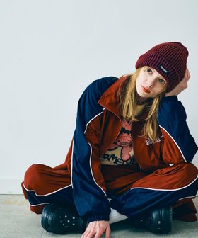 【アールエヌエー/RNA】のJ2156 バイカラートラックジャケット 人気、トレンドファッション・服の通販 founy(ファニー) ファッション Fashion レディースファッション Fashion for Women アウター Coat / Outerwear Collection レディースジャケット・軽アウター Jackets ジャケット Jacket, Outerwear スタンド Stand Collar, Upright Stand フロント Front, Front Design ルーズ Loose, Oversized |ID:prp329100004673428
