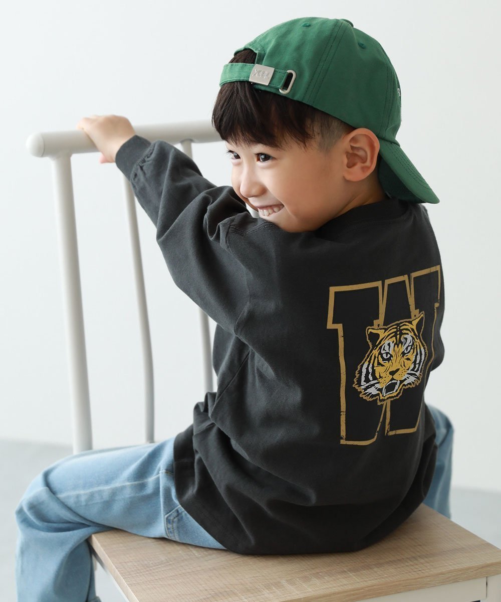 【デビロック/devirock / KIDS】の綿100% デビラボ BIGシルエット プリント袖リブ 長袖Tシャツ ロンT トップス 25AW インテリア・キッズ・メンズ・レディースファッション・服の通販 founy(ファニー) 　ファッション　Fashion　キッズファッション　Fashion for Kids　トップス・カットソー　Cut & Sew Tops　シンプル　Simple, Minimal　トレンド　Trend, Trending Now　長袖　Long Sleeve, Full Sleeve　プリント　Print, Printed Pattern　おすすめ　Recommended / Our Picks　2025年　2025　2025-2026秋冬・A/W　Autumn/Winter 2025–26 AW25–26　005-トラ-スミクロ|ID: prp329100004673491 ipo3291000000034088035