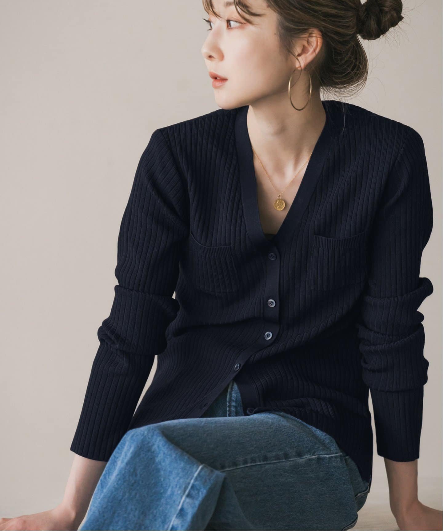 【ノーブル / スピック&スパン/NOBLE / Spick & Span】のナローワイドリブVカーディガン インテリア・キッズ・メンズ・レディースファッション・服の通販 founy(ファニー) 　ファッション　Fashion　レディースファッション　Fashion for Women　トップス・カットソー　Cut & Sew Tops　カーディガン・羽織り　Layered Style Cardigans　カーディガン　Cardigan, Knitwear　コンパクト　Compact, Small Size　シェイプ　Shape, Slim Fit　シンプル　Simple, Minimal　ジャケット　Jacket, Outerwear　ワイドリブ　Wide Rib, Wide Ribbed Knit　ネイビー|ID: prp329100004673920 ipo3291000000033779425