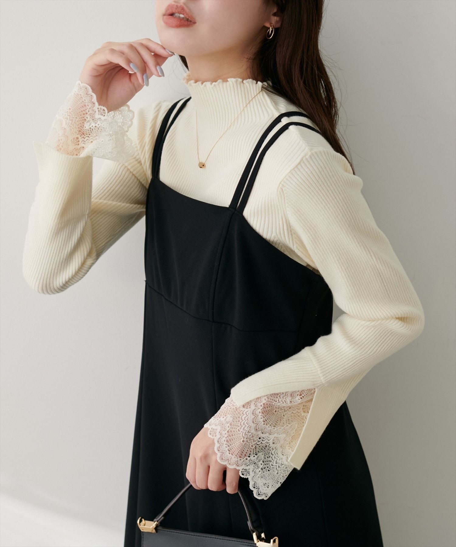 【ナチュラルクチュール/natural couture】の袖口レースもちもちリブタートル インテリア・キッズ・メンズ・レディースファッション・服の通販 founy(ファニー) 　ファッション　Fashion　レディースファッション　Fashion for Women　トップス・カットソー　Cut & Sew Tops　切替　Switching, Contrast Panel　シンプル　Simple, Minimal　デニム　Denim, Jeans Material　人気　Popular, Best Seller　ハイネック　High Neck, Mock Neck　フィット　Fit, Slim Fit　フェミニン　Feminine, Girly　リブニット　Rib Knit, Ribbed Knit　レース　Lace, Lace Fabric　A/W・秋冬　Autumn/Winter　おすすめ　Recommended / Our Picks　ビジネス 仕事 通勤　Business / Work / Commuting　2025年　2025　2025-2026秋冬・A/W　Autumn/Winter 2025–26 AW25–26　オフホワイト|ID: prp329100004673928 ipo3291000000033779471