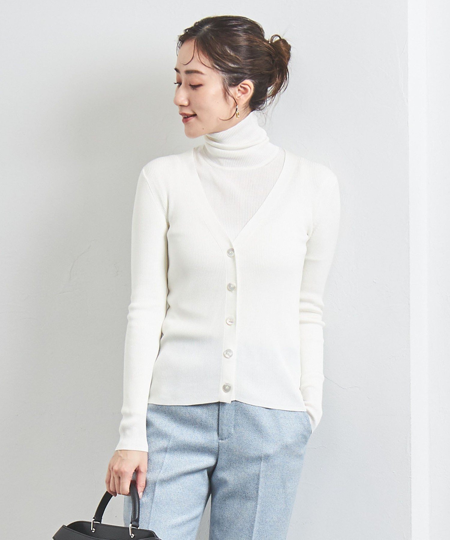 【ユナイテッドアローズ/UNITED ARROWS】のシルクリブ Vネック カーディガン インテリア・キッズ・メンズ・レディースファッション・服の通販 founy(ファニー) 　ファッション　Fashion　レディースファッション　Fashion for Women　トップス・カットソー　Cut & Sew Tops　カーディガン・羽織り　Layered Style Cardigans　Vネックトップス　V-Neck Tops / V-Cut Neckline Shirts　インナー　Innerwear　カーディガン　Cardigan, Knitwear　シルク　Silk, 100% Silk　タートルネック　Turtleneck, High Neck　フィット　Fit, Slim Fit　ロング　Long, Long-Length　WHITE|ID: prp329100004673947 ipo3291000000033779589