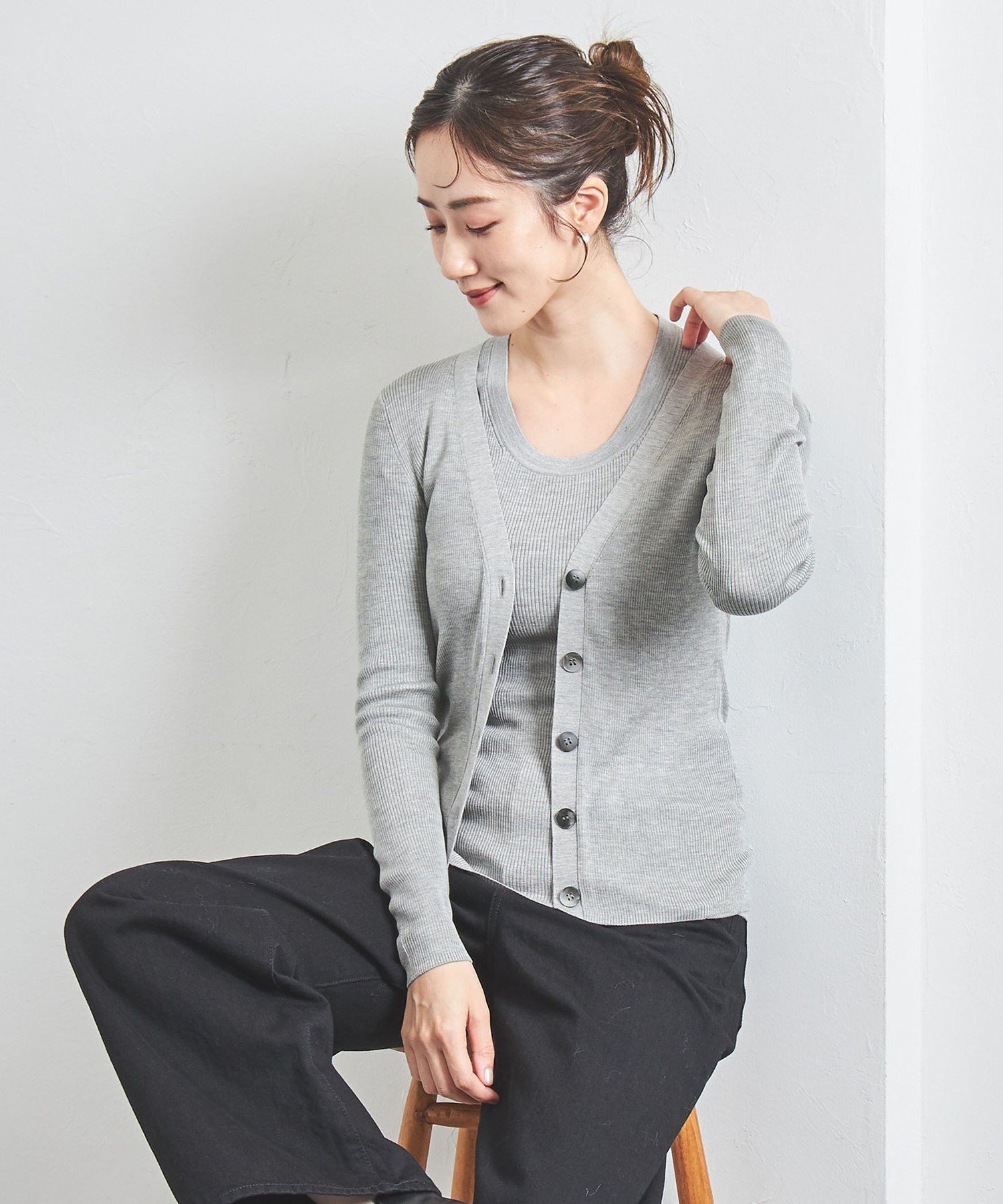 【ユナイテッドアローズ/UNITED ARROWS】のシルクリブ Vネック カーディガン インテリア・キッズ・メンズ・レディースファッション・服の通販 founy(ファニー) 　ファッション　Fashion　レディースファッション　Fashion for Women　トップス・カットソー　Cut & Sew Tops　カーディガン・羽織り　Layered Style Cardigans　Vネックトップス　V-Neck Tops / V-Cut Neckline Shirts　インナー　Innerwear　カーディガン　Cardigan, Knitwear　シルク　Silk, 100% Silk　タートルネック　Turtleneck, High Neck　フィット　Fit, Slim Fit　ロング　Long, Long-Length　LT.GRAY|ID: prp329100004673947 ipo3291000000033779591