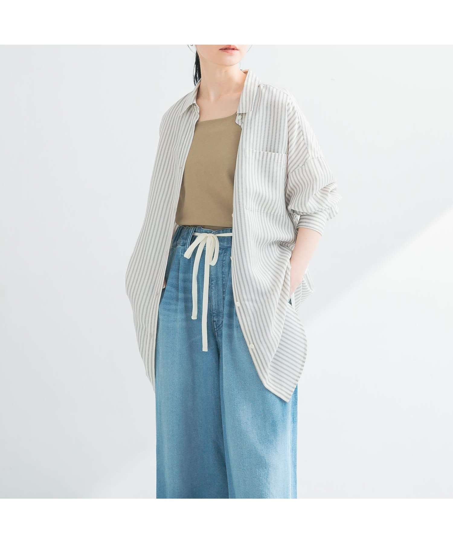 【アーバンリサーチ/URBAN RESEARCH】のnew basic レーヨンシルクストライプオーバーシャツ インテリア・キッズ・メンズ・レディースファッション・服の通販 founy(ファニー) 　ファッション　Fashion　レディースファッション　Fashion for Women　トップス・カットソー　Cut & Sew Tops　シャツ・ブラウス・オフィスカジュアル　Elegant Blouses & Button-Ups　シアー　Sheer, See-Through　シルク　Silk, 100% Silk　ストライプ　Stripe, Striped Pattern　スラックス　Slacks, Dress Pants　バランス　Balance, Style Balance　ベーシック　Basic, Essential　ロング　Long, Long-Length　S/S・春夏　SS, Spring/Summer, Warm Season　おすすめ　Recommended / Our Picks　夏　Summer　エレガント 上品　Elegant　2025年　2025　2025春夏・S/S　Spring/Summer 2025 SS25　OFF×BLK|ID: prp329100004673990 ipo3291000000033895382