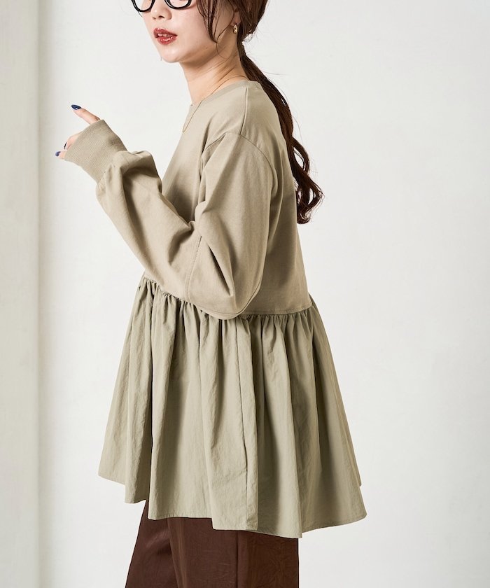 【フリークスストア/FREAK'S STORE】のカットソー 布帛 ドッキング ティアード 切り替え プルオーバー【限定展開】 25AW インテリア・キッズ・メンズ・レディースファッション・服の通販 founy(ファニー) 　ファッション　Fashion　レディースファッション　Fashion for Women　トップス・カットソー　Cut & Sew Tops　カジュアルプルオーバー・ニットトップス　Pullovers & Knit Tops / Casual Pullovers　カットソー・ベーシックTシャツ　Cut-and-Sewn Tops / Stretch Tees & Basics　カットソー　Cut and Sewn Top　ストレート　Straight, Straight Cut　スニーカー　Sneakers, Trainers　スラックス　Slacks, Dress Pants　ダウン　Down, Puffer　ティアード　Tiered, Tiered Style　デニム　Denim, Jeans Material　ドッキング　Docking, Mixed Material　バランス　Balance, Style Balance　バルーン　Balloon, Balloon Silhouette　ミックス　Mix, Mixed Style　ワイド　Wide, Wide Fit　冬　Winter / This Winter　A/W・秋冬　Autumn/Winter　おすすめ　Recommended / Our Picks　2025年　2025　2025-2026秋冬・A/W　Autumn/Winter 2025–26 AW25–26　ベージュ|ID: prp329100004674048 ipo3291000000033779977