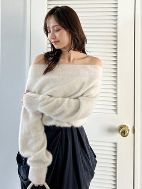 【スナイデル/SNIDEL】のフォックスアルパカオフショルプルオーバー 人気、トレンドファッション・服の通販 founy(ファニー) ファッション Fashion レディースファッション Fashion for Women トップス・カットソー Cut & Sew Tops カジュアルプルオーバー・ニットトップス Pullovers & Knit Tops / Casual Pullovers ウェーブ Wavy Pattern エレガント 上品 Elegant 今季 This Season, Current Season スマート Smart, Elegant 人気 Popular, Best Seller フォックス Fox, Fox Fur リュクス Luxury, Elegant, High-End, Chic リラックス Relax, Relaxed Fit ルーズ Loose, Oversized ワンショル One Shoulder, Asymmetrical おすすめ Recommended / Our Picks |ID:prp329100004674096