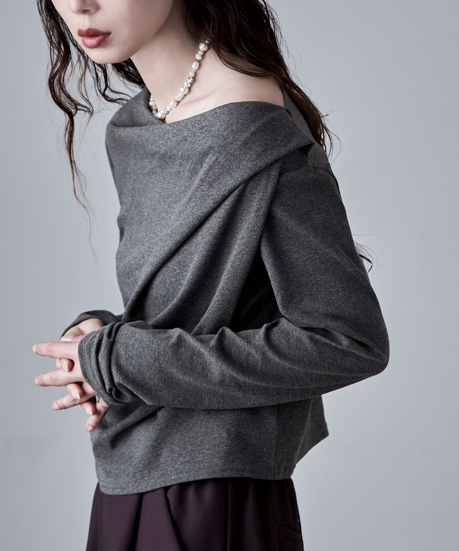 【ビーフラット/bflat】のフロントドレープデザイントップス インテリア・キッズ・メンズ・レディースファッション・服の通販 founy(ファニー) 　ファッション　Fashion　レディースファッション　Fashion for Women　トップス・カットソー　Cut & Sew Tops　アシンメトリー　Asymmetrical Style　カットソー　Cut and Sewn Top　シンプル　Simple, Minimal　トレンド　Trend, Trending Now　長袖　Long Sleeve, Full Sleeve　杢チャコール|ID: prp329100004674259 ipo3291000000033780770