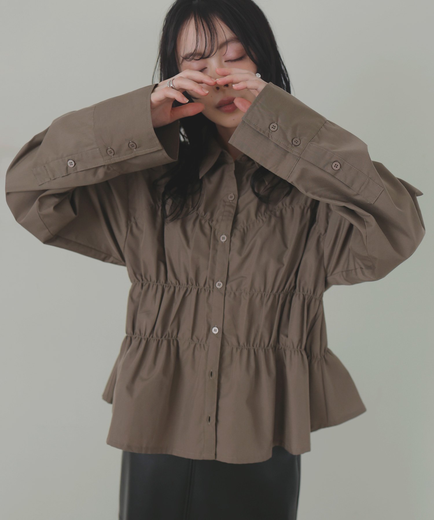 【リアン/Lian】のシャーリングビスチェデザインシャツ インテリア・キッズ・メンズ・レディースファッション・服の通販 founy(ファニー) 　ファッション　Fashion　レディースファッション　Fashion for Women　トップス・カットソー　Cut & Sew Tops　シャツ・ブラウス・オフィスカジュアル　Elegant Blouses & Button-Ups　ビスチェ　Bustiers & Corset Tops / Layered Bustier Style　2025年　2025　2025-2026秋冬・A/W　Autumn/Winter 2025–26 AW25–26　ストライプ　Stripe, Striped Pattern　無地　Plain, Solid Color　ブラウン|ID: prp329100004674292 ipo3291000000033780910