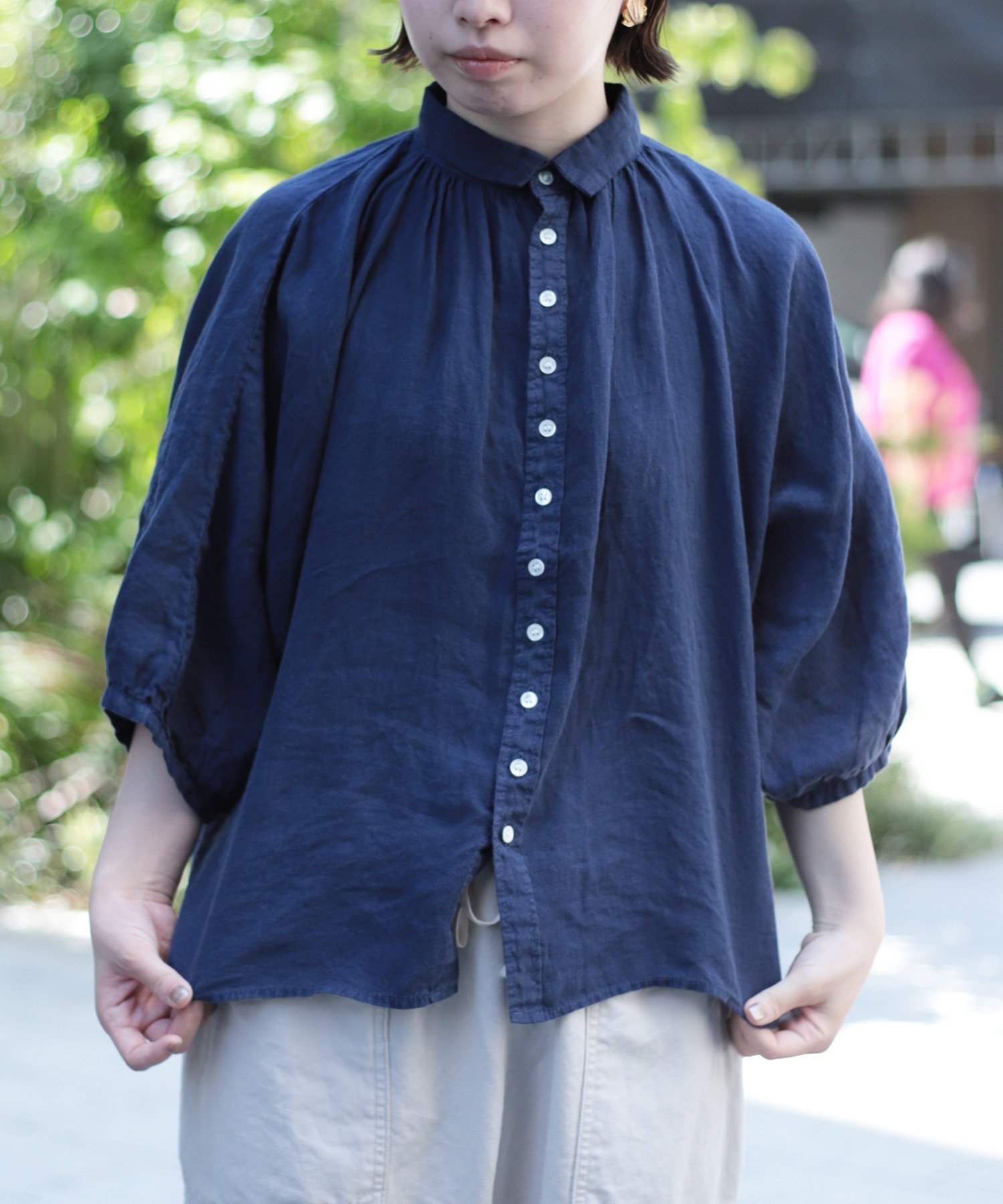 【ドミンゴ/DOMINGO】のリネンキャンバス グランシャツ インテリア・キッズ・メンズ・レディースファッション・服の通販 founy(ファニー) 　ファッション　Fashion　レディースファッション　Fashion for Women　トップス・カットソー　Cut & Sew Tops　シャツ・ブラウス・オフィスカジュアル　Elegant Blouses & Button-Ups　春　Spring　キャンバス　Canvas, Canvas Fabric　ギャザー　Gathered, Ruffled　ドレープ　Drape, Draping Fabric　バランス　Balance, Style Balance　ファブリック　Fabric, Textile　フォルム　Silhouette, Form　羽織　Haori, Light Jacket　リネン　Linen, Linen Fabric　S/S・春夏　SS, Spring/Summer, Warm Season　夏　Summer　エレガント 上品　Elegant　ネイビー|ID: prp329100004674352 ipo3291000000033845278