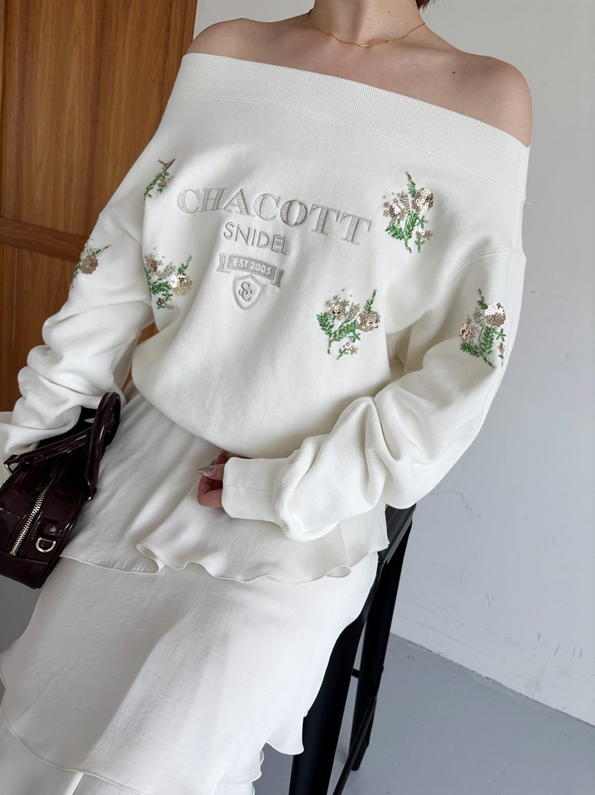 【スナイデル/SNIDEL】の【Chacott】刺繍スウェットプルオーバー 人気、トレンドファッション・服の通販 founy(ファニー) 　ファッション　Fashion　レディースファッション　Fashion for Women　トップス・カットソー　Cut & Sew Tops　レディースパーカー・カジュアルフーディー　Casual Hoodies & Sweatshirts　カジュアルプルオーバー・ニットトップス　Pullovers & Knit Tops / Casual Pullovers　スウェット・クルーネックトップス　Sweatshirts & Crewnecks / Relaxed Fit Sweat Tops　ウェーブ　Wavy Pattern　今季　This Season, Current Season　シルバー　Silver, Metallic Silver　ストレート　Straight, Straight Cut　スパンコール　Sequins, Sequin Embellishment　タイトスカート　Pencil Skirt, Tight Skirt　トレンド　Trend, Trending Now　バレエ　Ballet, Ballet Style　フラワー　Flower, Floral　おすすめ　Recommended / Our Picks　 other-1|ID: prp329100004674393 ipo3291000000033781287