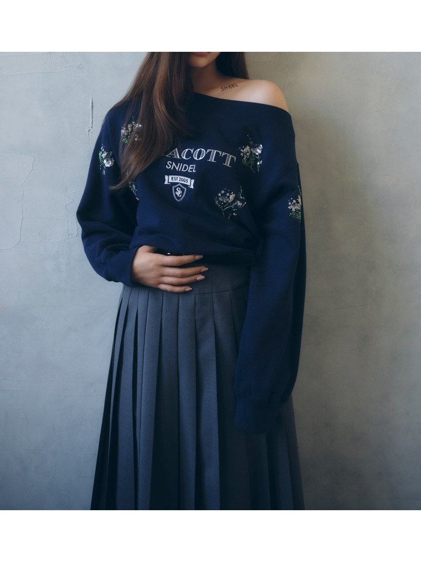 【スナイデル/SNIDEL】の【Chacott】刺繍スウェットプルオーバー インテリア・キッズ・メンズ・レディースファッション・服の通販 founy(ファニー) 　ファッション　Fashion　レディースファッション　Fashion for Women　トップス・カットソー　Cut & Sew Tops　レディースパーカー・カジュアルフーディー　Casual Hoodies & Sweatshirts　カジュアルプルオーバー・ニットトップス　Pullovers & Knit Tops / Casual Pullovers　スウェット・クルーネックトップス　Sweatshirts & Crewnecks / Relaxed Fit Sweat Tops　ウェーブ　Wavy Pattern　今季　This Season, Current Season　シルバー　Silver, Metallic Silver　ストレート　Straight, Straight Cut　スパンコール　Sequins, Sequin Embellishment　タイトスカート　Pencil Skirt, Tight Skirt　トレンド　Trend, Trending Now　バレエ　Ballet, Ballet Style　フラワー　Flower, Floral　おすすめ　Recommended / Our Picks　NVY[089]|ID: prp329100004674393 ipo3291000000033781290