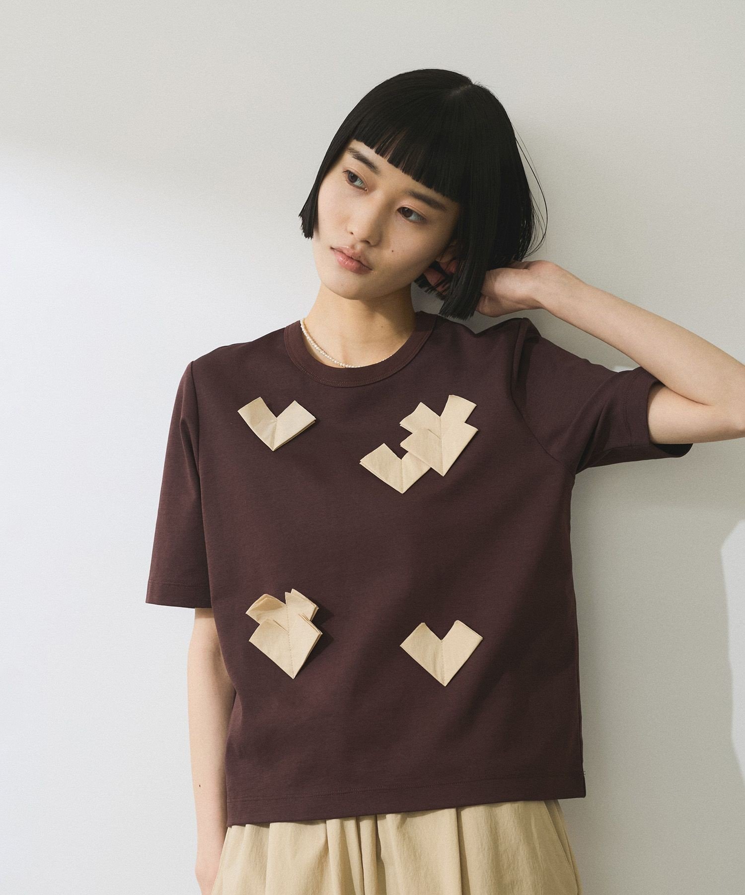 【アダム エ ロペ/ADAM ET ROPE'】の【WEB限定】・【サステナブル】ハートモチーフTシャツ インテリア・キッズ・メンズ・レディースファッション・服の通販 founy(ファニー) 　ファッション　Fashion　レディースファッション　Fashion for Women　トップス・カットソー　Cut & Sew Tops　シャツ・ブラウス・オフィスカジュアル　Elegant Blouses & Button-Ups　ロングTシャツ・Tシャツ　Longline T-Shirts & Tees　2025年　2025　2025春夏・S/S　Spring/Summer 2025 SS25　コンパクト　Compact, Small Size　ボトム　Bottoms, Lower Wear　夏　Summer　春　Spring　S/S・春夏　SS, Spring/Summer, Warm Season　ダークブラウン(20)|ID: prp329100004677386 ipo3291000000033793417