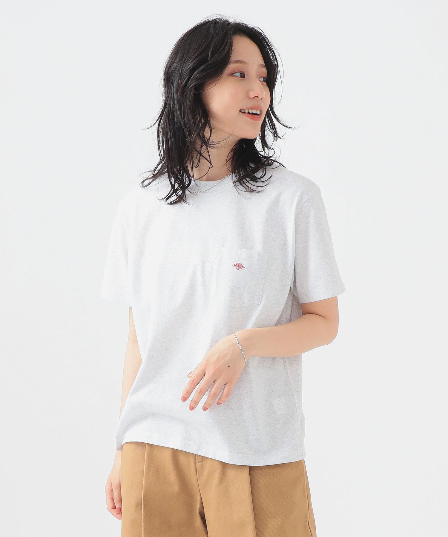【ビーミングライフストアバイビームス/B:MING LIFE STORE by BEAMS】のDANTON / SHORT SLEEVE POCKET T-SHIRT PLAIN(S~M) 25AW ダントン tシャツ 定番 ポケT インテリア・キッズ・メンズ・レディースファッション・服の通販 founy(ファニー) 　ファッション　Fashion　レディースファッション　Fashion for Women　トップス・カットソー　Cut & Sew Tops　シャツ・ブラウス・オフィスカジュアル　Elegant Blouses & Button-Ups　ロングTシャツ・Tシャツ　Longline T-Shirts & Tees　2025年　2025　2025-2026秋冬・A/W　Autumn/Winter 2025–26 AW25–26　シンプル　Simple, Minimal　ベーシック　Basic, Essential　ボックス　Boxy, Box Shape　ポケット　Pocket, Pocket Detail　ワンポイント　One Point, Statement Accent　定番　Standard, Basic Item　HEATHER_WHITE|ID: prp329100004677722 ipo3291000000033795074