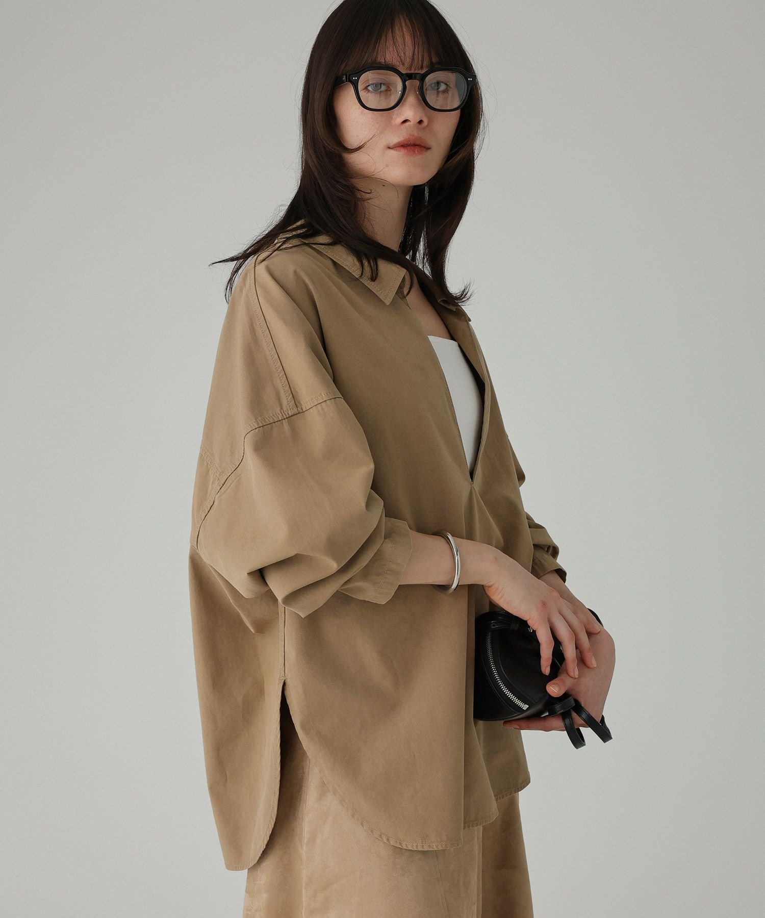 【バビロン/BABYLONE / KIDS】の襟付き深Vブラウス インテリア・キッズ・メンズ・レディースファッション・服の通販 founy(ファニー) 　ファッション　Fashion　キッズファッション　Fashion for Kids　ツイル　Twist, Twisted Detail　パターン　Pattern, Design Print　フォルム　Silhouette, Form　再入荷　Restock / Back in Stock　ベージュ55|ID: prp329100004677858 ipo3291000000034087999