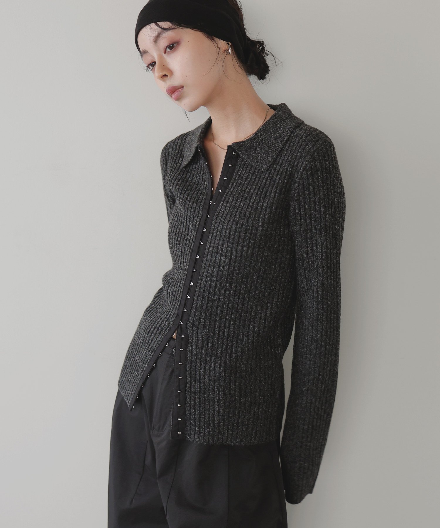 【リアン/Lian】のホックデザインポロニット インテリア・キッズ・メンズ・レディースファッション・服の通販 founy(ファニー) 　ファッション　Fashion　レディースファッション　Fashion for Women　トップス・カットソー　Cut & Sew Tops　ニット　Knit Tops & Sweaters　トレンド　Trend, Trending Now　フロント　Front, Front Design　チャコールグレー|ID: prp329100004677956 ipo3291000000033796224