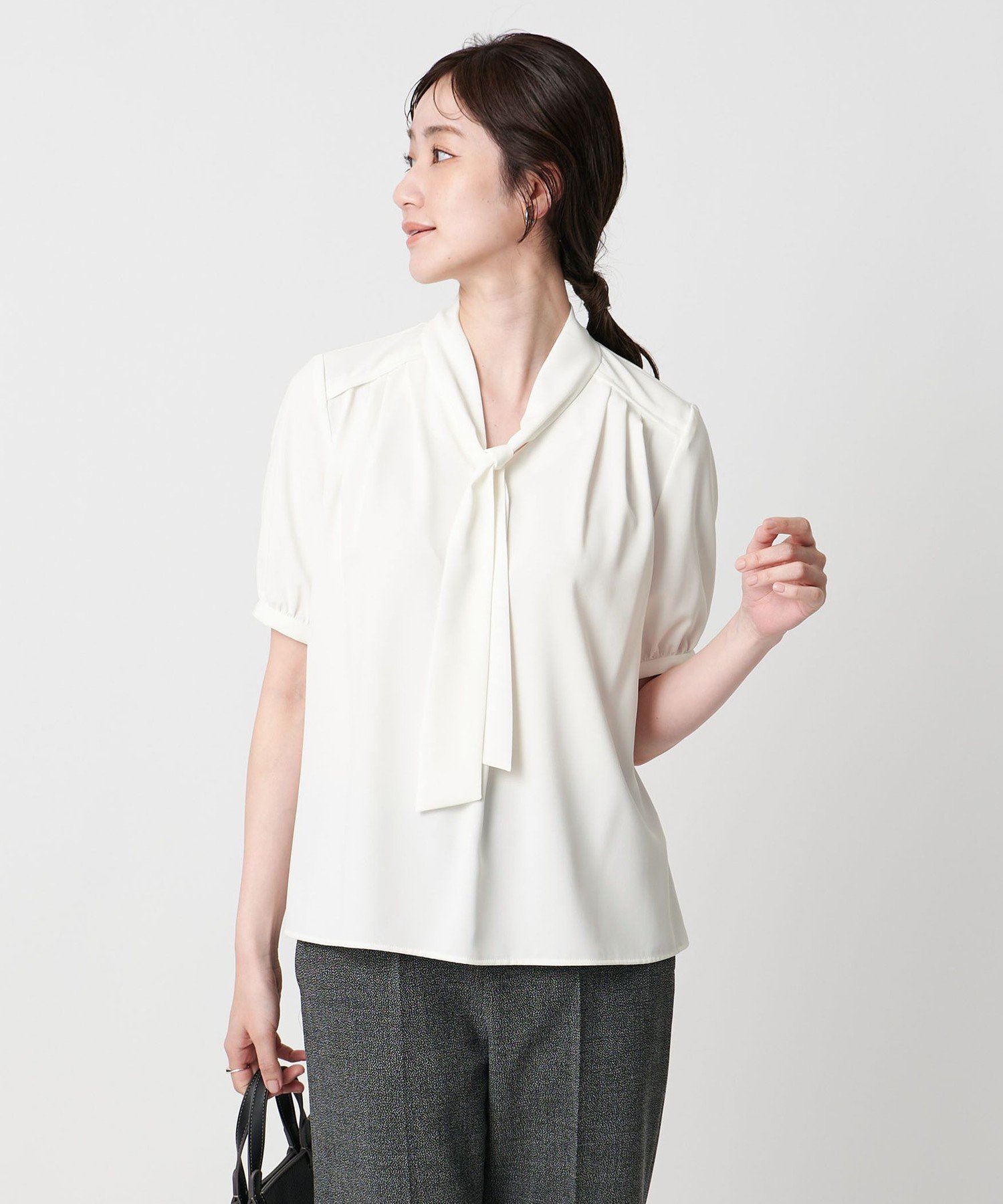 【ユナイテッドアローズ/UNITED ARROWS】のボウタイ ショートスリーブ ブラウス インテリア・キッズ・メンズ・レディースファッション・服の通販 founy(ファニー) 　ファッション　Fashion　レディースファッション　Fashion for Women　トップス・カットソー　Cut & Sew Tops　シャツ・ブラウス・オフィスカジュアル　Elegant Blouses & Button-Ups　インナー　Innerwear　ギャザー　Gathered, Ruffled　ショート　Short, Short Length　ジャケット　Jacket, Outerwear　ジョーゼット　Georgette, Semi-Sheer Fabric　スリーブ　Sleeve, Long Sleeve / Short Sleeve　タイトスカート　Pencil Skirt, Tight Skirt　ダウン　Down, Puffer　デニム　Denim, Jeans Material　フェミニン　Feminine, Girly　フォーマル　Formal, Dressy　フロント　Front, Front Design　リラックス　Relax, Relaxed Fit　ワイド　Wide, Wide Fit　エレガント 上品　Elegant　OFF WHITE|ID: prp329100004678124 ipo3291000000033797111