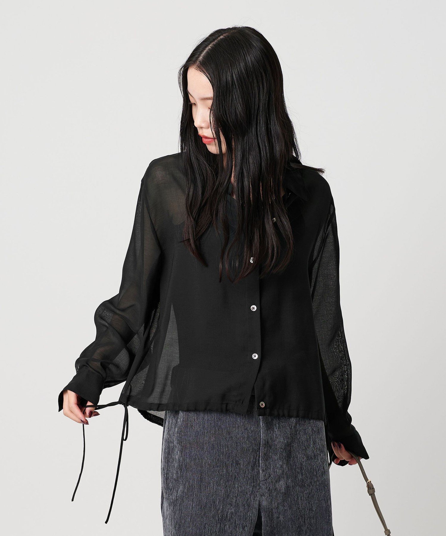 【ビューティ&ユース ユナイテッドアローズ/BEAUTY&YOUTH / UNITED ARROWS】のポリエステル シアードロストヘムシャツ インテリア・キッズ・メンズ・レディースファッション・服の通販 founy(ファニー) 　ファッション　Fashion　レディースファッション　Fashion for Women　トップス・カットソー　Cut & Sew Tops　シャツ・ブラウス・オフィスカジュアル　Elegant Blouses & Button-Ups　アメリカン　American Style　インナー　Innerwear　クロップド　Cropped, Short Length　シアー　Sheer, See-Through　スリーブ　Sleeve, Long Sleeve / Short Sleeve　トレンド　Trend, Trending Now　フォルム　Silhouette, Form　ブルゾン　Blouson, Bomber Jacket　ヘムライン　Hemline, Bottom Cut　ボトム　Bottoms, Lower Wear　秋　Autumn　長袖　Long Sleeve, Full Sleeve　BLACK|ID: prp329100004678134 ipo3291000000033889331