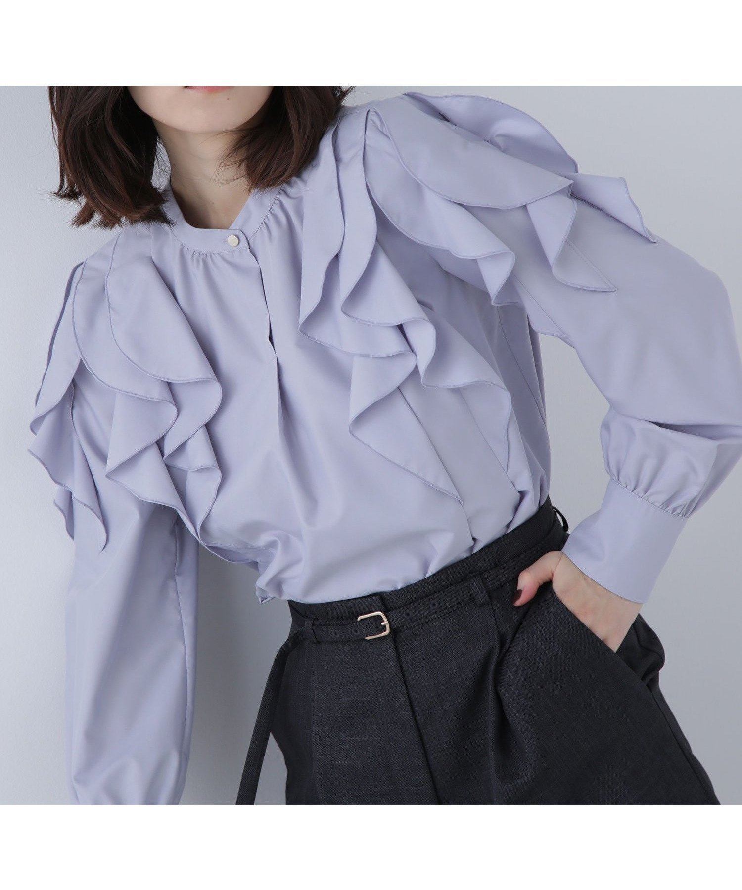 【ナチュラル ビューティー ベーシック/NATURAL BEAUTY BASIC】のメタルポイントフリルブラウス 人気、トレンドファッション・服の通販 founy(ファニー) 　ファッション　Fashion　レディースファッション　Fashion for Women　トップス・カットソー　Cut & Sew Tops　シャツ・ブラウス・オフィスカジュアル　Elegant Blouses & Button-Ups　おすすめ　Recommended / Our Picks　ストレート　Straight, Straight Cut　フロント　Front, Front Design　ブロード　Broadcloth, Fine Cotton　メタル　Metal, Metal Parts　エレガント 上品　Elegant　 other-1|ID: prp329100004678151 ipo3291000000033797252