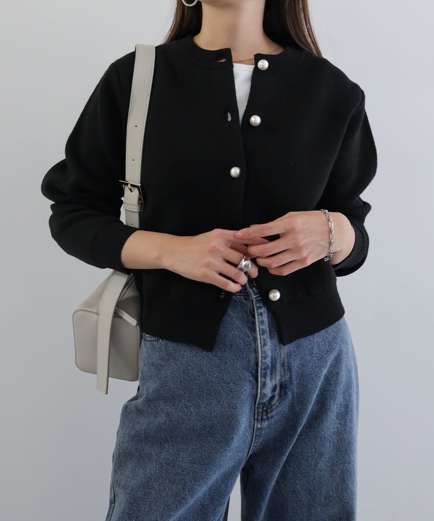 【アンドミー/andme】のパールボタン 長袖 ニット カーディガン 人気、トレンドファッション・服の通販 founy(ファニー) 　ファッション　Fashion　レディースファッション　Fashion for Women　トップス・カットソー　Cut & Sew Tops　ニット　Knit Tops & Sweaters　カーディガン・羽織り　Layered Style Cardigans　アクリル　Acrylic Material　カーディガン　Cardigan, Knitwear　コンパクト　Compact, Small Size　トレンド　Trend, Trending Now　パール　Pearl, Pearl Accent　エレガント 上品　Elegant　長袖　Long Sleeve, Full Sleeve　 other-1|ID: prp329100004678177 ipo3291000000033989246