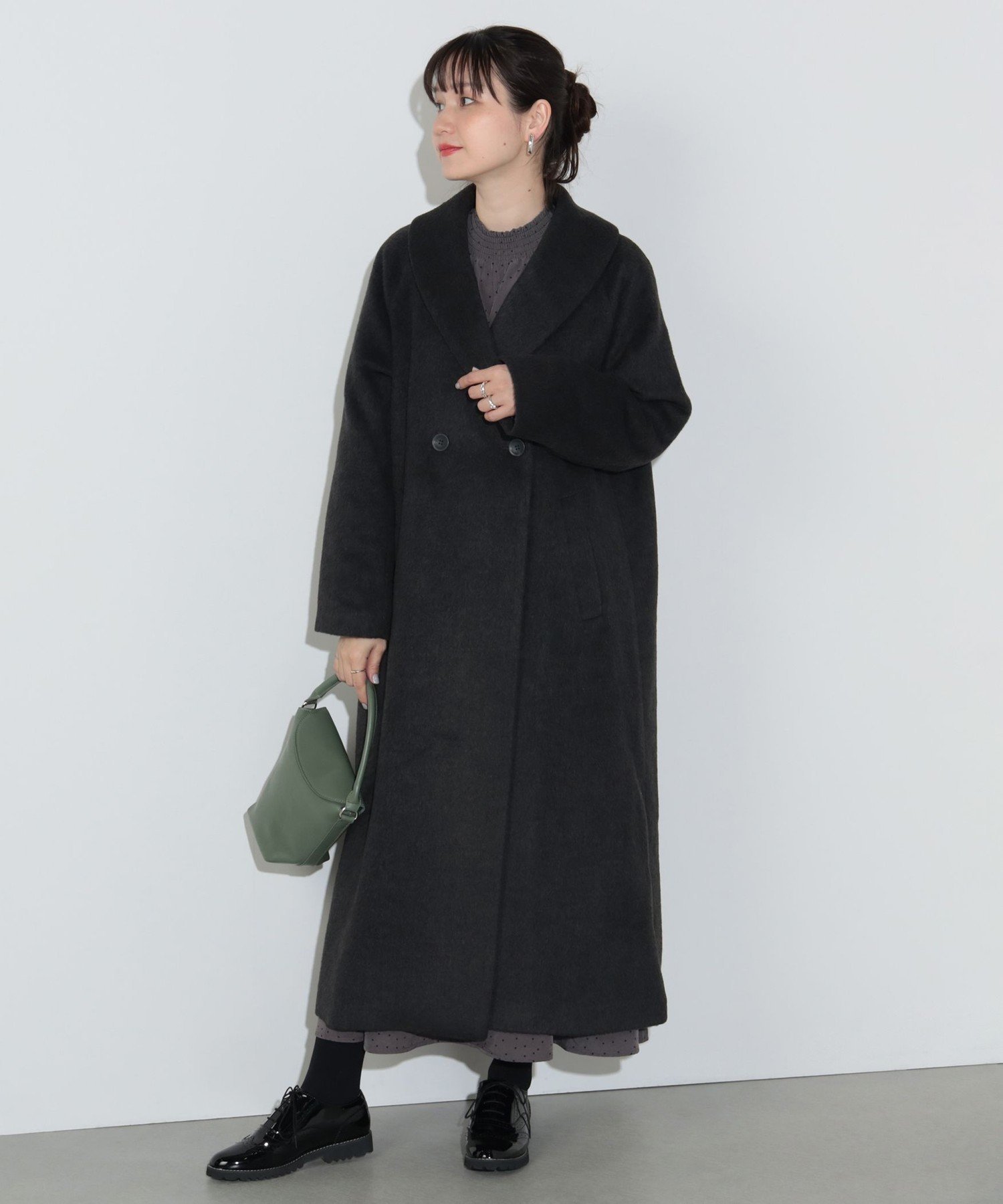 【ビームス ウイメン/BEAMS】のショールカラー ロングコート インテリア・キッズ・メンズ・レディースファッション・服の通販 founy(ファニー) 　ファッション　Fashion　レディースファッション　Fashion for Women　アウター　Coat / Outerwear Collection　コート・ロングコート・ピーコート　Long Coats, Peacoats & More　ガウン　Gown, Robe　ショール　Shawl, Wrap　スタンダード　Standard, Basic　デニム　Denim, Jeans Material　バランス　Balance, Style Balance　フェルト　Felt, Felt Fabric　ロング　Long, Long-Length　おすすめ　Recommended / Our Picks　旅行　Travel　エレガント 上品　Elegant　CHARCOAL|ID: prp329100004678318 ipo3291000000034400590