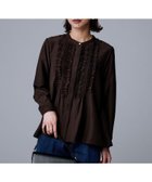 【アンタイトル/UNTITLED】の【1枚で着映え/オンオフ着回し】フリルサテンブラウス 人気、トレンドファッション・服の通販 founy(ファニー) ファッション Fashion レディースファッション Fashion for Women トップス・カットソー Cut & Sew Tops シャツ・ブラウス・オフィスカジュアル Elegant Blouses & Button-Ups インナー Innerwear カーディガン Cardigan, Knitwear サテン Satin, Glossy Fabric ジャケット Jacket, Outerwear スマート Smart, Elegant フリル Frill, Ruffle フロント Front, Front Design メタル Metal, Metal Parts エレガント 上品 Elegant 吸水 Absorbent, Quick-Dry thumbnail ブラウン|ID: prp329100004678325 ipo3291000000034417387