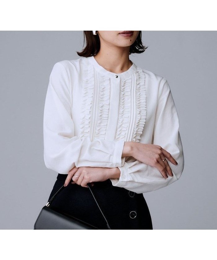 【アンタイトル/UNTITLED】の【1枚で着映え/オンオフ着回し】フリルサテンブラウス インテリア・キッズ・メンズ・レディースファッション・服の通販 founy(ファニー) https://founy.com/ ファッション Fashion レディースファッション Fashion for Women トップス・カットソー Cut & Sew Tops シャツ・ブラウス・オフィスカジュアル Elegant Blouses & Button-Ups インナー Innerwear カーディガン Cardigan, Knitwear サテン Satin, Glossy Fabric ジャケット Jacket, Outerwear スマート Smart, Elegant フリル Frill, Ruffle フロント Front, Front Design メタル Metal, Metal Parts エレガント 上品 Elegant 吸水 Absorbent, Quick-Dry |ID: prp329100004678325 ipo3291000000034575227