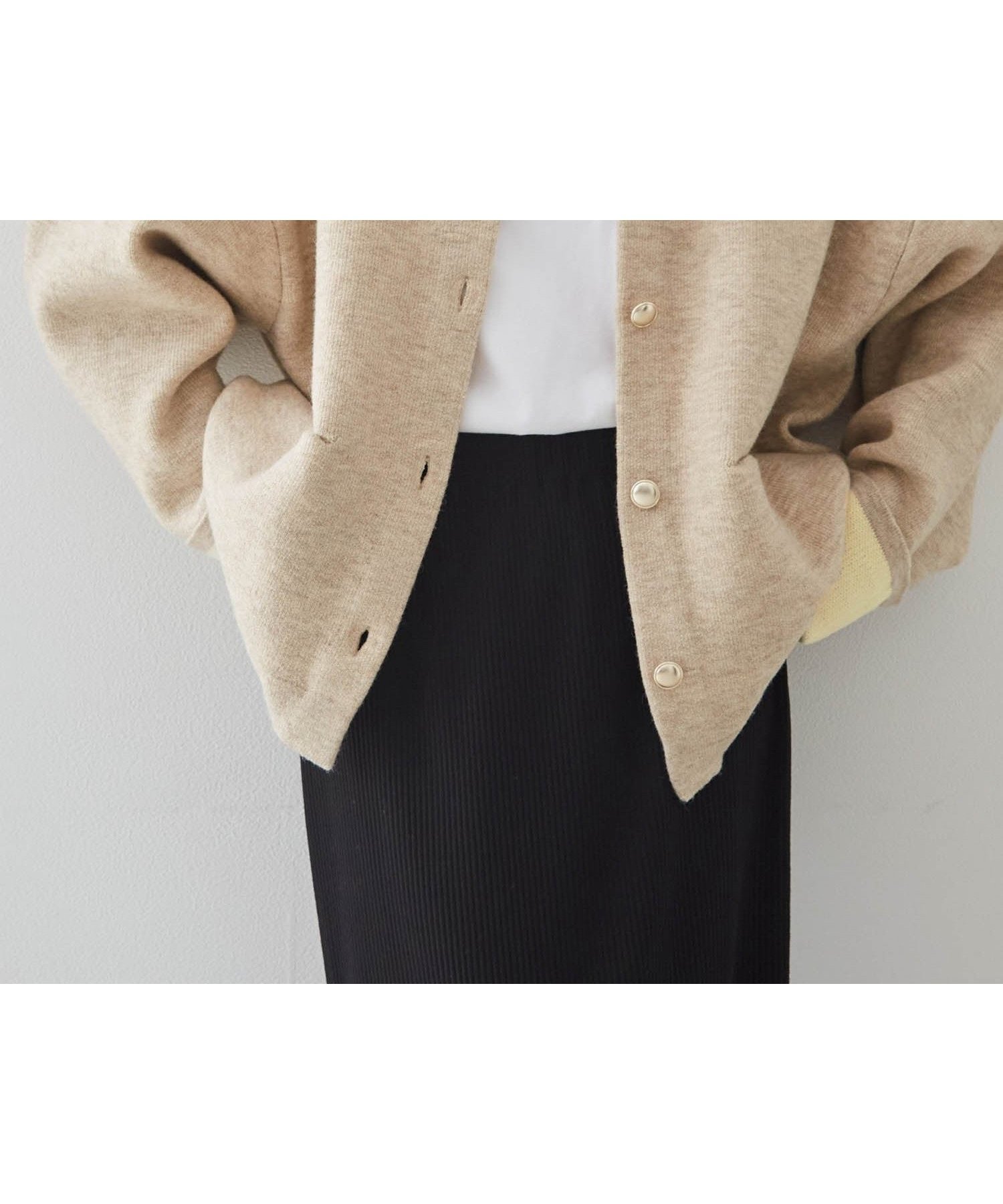 【ラナン/Ranan】のRanan/ゴールドボタン裏配色ニットカーディガン インテリア・キッズ・メンズ・レディースファッション・服の通販 founy(ファニー) 　ファッション　Fashion　レディースファッション　Fashion for Women　トップス・カットソー　Cut & Sew Tops　ニット　Knit Tops & Sweaters　カーディガン・羽織り　Layered Style Cardigans　カーディガン　Cardigan, Knitwear　シンプル　Simple, Minimal　デニム　Denim, Jeans Material　トレンド　Trend, Trending Now　フロント　Front, Front Design　ポケット　Pocket, Pocket Detail　おすすめ　Recommended / Our Picks　BE|ID: prp329100004678474 ipo3291000000034812047