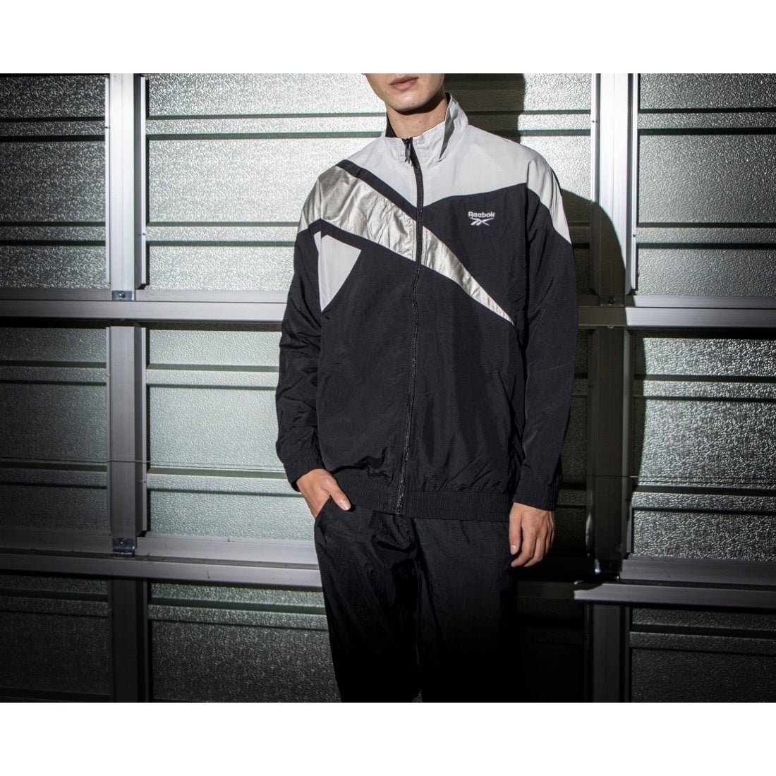 【リーボック/Reebok】のクラシックス ベクター トラックジャケット / Classics Vector Track Jacket インテリア・キッズ・メンズ・レディースファッション・服の通販 founy(ファニー) 　ファッション　Fashion　レディースファッション　Fashion for Women　アウター　Coat / Outerwear Collection　レディースジャケット・軽アウター　Jackets　ジャケット　Jacket, Outerwear　スタンド　Stand Collar, Upright Stand　ストレッチ　Stretch, Stretchy Fabric　フィット　Fit, Slim Fit　メンズ　Men's, Menswear　リラックス　Relax, Relaxed Fit　レギュラー　Regular, Standard Fit　ワーク　Workwear, Utility Style　軽量　Lightweight, Ultra Light　ブラック_BL|ID: prp329100004678527 ipo3291000000033893622