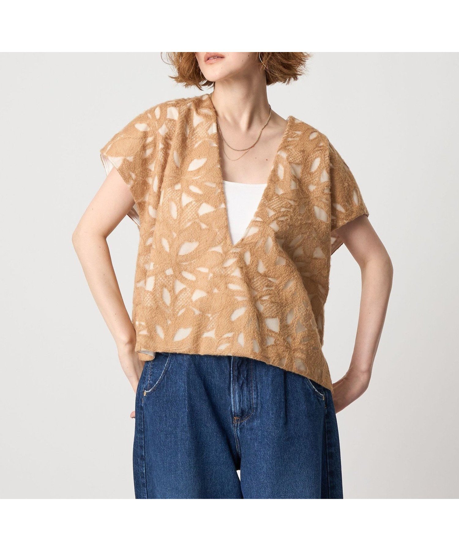 【ユナイテッドアローズ/UNITED ARROWS】のconte レース Vネックベスト BEIGE 人気、トレンドファッション・服の通販 founy(ファニー) 　ファッション　Fashion　レディースファッション　Fashion for Women　アウター　Coat / Outerwear Collection　トップス・カットソー　Cut & Sew Tops　ベスト&ジレ / 重ね着スタイル　Vests & Gilets　Vネックトップス　V-Neck Tops / V-Cut Neckline Shirts　アクリル　Acrylic Material　スリット　Slit, Slit Detail　ベスト　Vest, Waistcoat　ボックス　Boxy, Box Shape　レース　Lace, Lace Fabric　 other-1|ID: prp329100004678756 ipo3291000000033800283