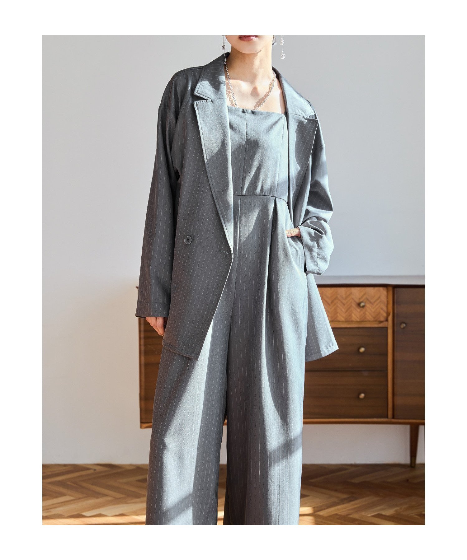 【ビーフラット/bflat】のプラクティカルセットアップ 2点セット ストライプ ジャケット パンツドレス インテリア・キッズ・メンズ・レディースファッション・服の通販 founy(ファニー) 　ファッション　Fashion　レディースファッション　Fashion for Women　アウター　Coat / Outerwear Collection　レディースジャケット・軽アウター　Jackets　セットアップ　Matching Sets　レディースパンツ・ボトムス　Pants & Trousers / Bottoms　オケージョン　Occasion Wear　ジャケット　Jacket, Outerwear　ストライプ　Stripe, Striped Pattern　チェーン　Chain, Chain Strap　ドレス　Dress, One-Piece　ネックレス　Necklace, Pendant Necklace　ポケット　Pocket, Pocket Detail　ワイド　Wide, Wide Fit　おすすめ　Recommended / Our Picks　結婚式　Wedding　披露宴　Wedding Reception　二次会　After Party　グレー|ID: prp329100004678795 ipo3291000000033800561