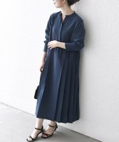 【シップス フォー ウィメン/SHIPS】のSHIPS any 洗濯機可能 ピーチスキン サイド プリーツ バンドカラー シャツ ワンピース 人気、トレンドファッション・服の通販 founy(ファニー) ファッション Fashion レディースファッション Fashion for Women ワンピース Dresses シャツワンピース / 1枚で着映えコーデ Shirt Dresses ヴィンテージ Vintage Style 洗える Machine Washable カーディガン Cardigan, Knitwear 軽量 Lightweight, Ultra Light ジャケット Jacket, Outerwear スカーフ Scarf, Neckwear スキッパー Skipper, Open Collar トレンド Trend, Trending Now 人気 Popular, Best Seller ピーチ Peach, Soft Touch プリーツ Pleats, Pleated おすすめ Recommended / Our Picks ビジネス 仕事 通勤 Business / Work / Commuting 2025年 2025 2025-2026秋冬・A/W Autumn/Winter 2025–26 AW25–26 |ID:prp329100004678799