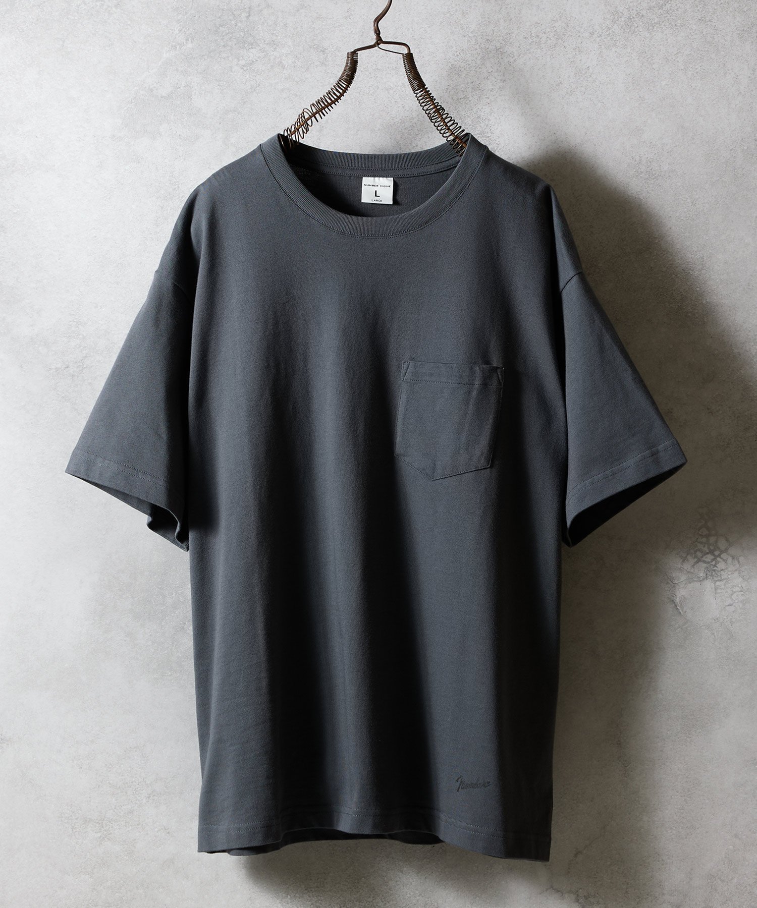 【ナンバー/Number】のBASIC HEM PRINTED POCKET T-SHIRT インテリア・キッズ・メンズ・レディースファッション・服の通販 founy(ファニー) 　ファッション　Fashion　レディースファッション　Fashion for Women　トップス・カットソー　Cut & Sew Tops　シャツ・ブラウス・オフィスカジュアル　Elegant Blouses & Button-Ups　ロングTシャツ・Tシャツ　Longline T-Shirts & Tees　アシンメトリー　Asymmetrical Style　インナー　Innerwear　サングラス　Sunglasses, Shades　サンダル　Sandals, Summer Shoes　ショート　Short, Short Length　シンプル　Simple, Minimal　ジャケット　Jacket, Outerwear　スポーツ　Sports, Activewear　スラックス　Slacks, Dress Pants　セットアップ　Set-Up, Coordinated Outfit　デニム　Denim, Jeans Material　ドレープ　Drape, Draping Fabric　定番　Standard, Basic Item　バランス　Balance, Style Balance　プリント　Print, Printed Pattern　ベスト　Vest, Waistcoat　ベーシック　Basic, Essential　ポケット　Pocket, Pocket Detail　ワイド　Wide, Wide Fit　夏　Summer　GRAY|ID: prp329100004678817 ipo3291000000033800707
