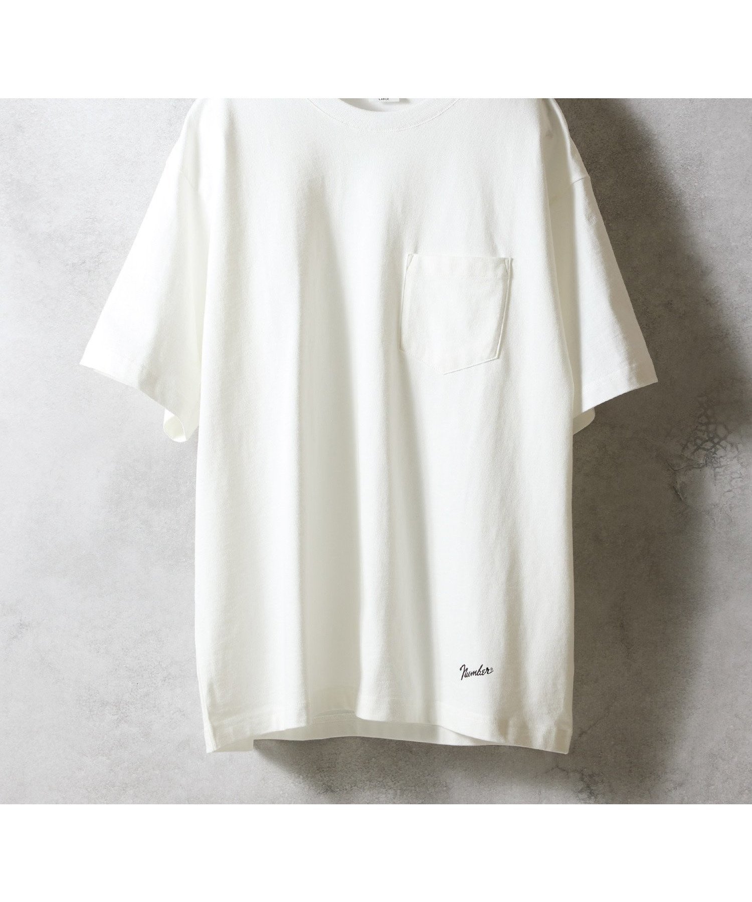 【ナンバー/Number】のBASIC HEM PRINTED POCKET T-SHIRT インテリア・キッズ・メンズ・レディースファッション・服の通販 founy(ファニー) 　ファッション　Fashion　レディースファッション　Fashion for Women　トップス・カットソー　Cut & Sew Tops　シャツ・ブラウス・オフィスカジュアル　Elegant Blouses & Button-Ups　ロングTシャツ・Tシャツ　Longline T-Shirts & Tees　アシンメトリー　Asymmetrical Style　インナー　Innerwear　サングラス　Sunglasses, Shades　サンダル　Sandals, Summer Shoes　ショート　Short, Short Length　シンプル　Simple, Minimal　ジャケット　Jacket, Outerwear　スポーツ　Sports, Activewear　スラックス　Slacks, Dress Pants　セットアップ　Set-Up, Coordinated Outfit　デニム　Denim, Jeans Material　ドレープ　Drape, Draping Fabric　定番　Standard, Basic Item　バランス　Balance, Style Balance　プリント　Print, Printed Pattern　ベスト　Vest, Waistcoat　ベーシック　Basic, Essential　ポケット　Pocket, Pocket Detail　ワイド　Wide, Wide Fit　夏　Summer　WHITE|ID: prp329100004678817 ipo3291000000033800708