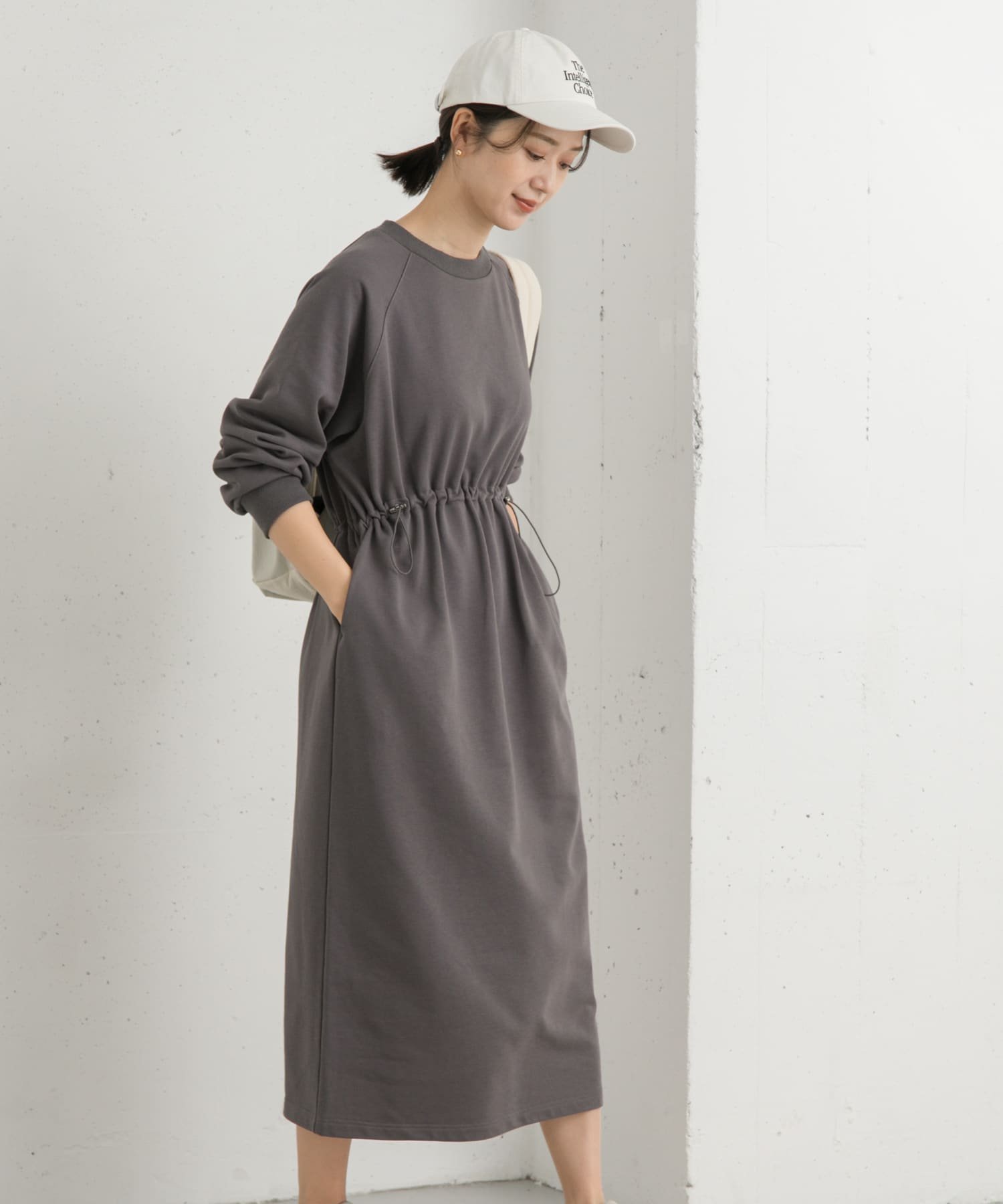 【アーバンリサーチ ドアーズ/URBAN RESEARCH DOORS】のミニ裏毛ドロストワンピース インテリア・キッズ・メンズ・レディースファッション・服の通販 founy(ファニー) 　ファッション　Fashion　レディースファッション　Fashion for Women　ワンピース　Dresses　2025年　2025　2025春夏・S/S　Spring/Summer 2025 SS25　ストレート　Straight, Straight Cut　スリーブ　Sleeve, Long Sleeve / Short Sleeve　リラックス　Relax, Relaxed Fit　エレガント 上品　Elegant　夏　Summer　S/S・春夏　SS, Spring/Summer, Warm Season　CHARCOAL|ID: prp329100004678924 ipo3291000000033801331
