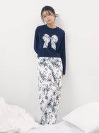 【スナイデル ホーム/SNIDEL HOME】の【5th Anniversary】カットロングTシャツ 人気、トレンドファッション・服の通販 founy(ファニー) ファッション Fashion レディースファッション Fashion for Women トップス・カットソー Cut & Sew Tops シャツ・ブラウス・オフィスカジュアル Elegant Blouses & Button-Ups ロングTシャツ・Tシャツ Longline T-Shirts & Tees おすすめ Recommended / Our Picks お家時間・ステイホーム Stay Home / At Home とろみ Fluid, Flowy Fabric なめらか Smooth, Silky Texture カットソー Cut and Sewn Top コレクション Collection, Seasonal Line バランス Balance, Style Balance フラワー Flower, Floral プリント Print, Printed Pattern リボン Ribbon, Bow ロング Long, Long-Length 人気 Popular, Best Seller 秋 Autumn 長袖 Long Sleeve, Full Sleeve thumbnail NVY[089]|ID: prp329100004681084 ipo3291000000033810171
