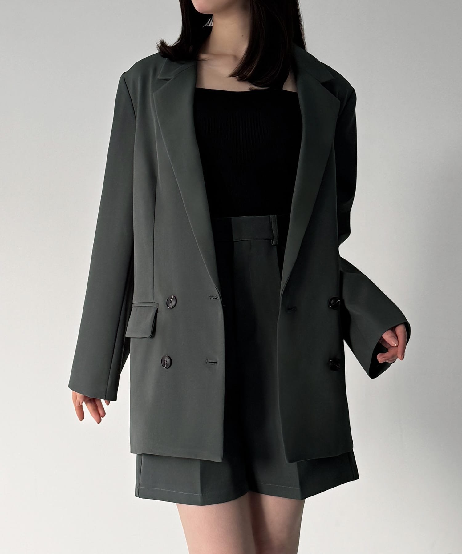 【ジュノア/JUNOAH】のバックリボンテーラードジャケット+ショートパンツSET インテリア・キッズ・メンズ・レディースファッション・服の通販 founy(ファニー) 　ファッション　Fashion　レディースファッション　Fashion for Women　アウター　Coat / Outerwear Collection　レディースジャケット・軽アウター　Jackets　テーラードジャケット / 通勤・きれいめスタイル　Tailored Jackets & Blazers　セットアップ　Matching Sets　レディースパンツ・ボトムス　Pants & Trousers / Bottoms　パンツ　Pants & Trousers　ショートパンツ・ハーフパンツ　High-Waisted & Relaxed Shorts　ショート　Short, Short Length　ジャケット　Jacket, Outerwear　チャコール|ID: prp329100004681186 ipo3291000000033810672