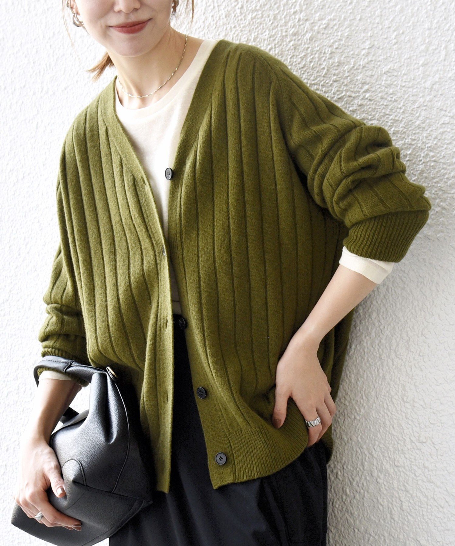 【シップス フォー ウィメン/SHIPS】のSHIPS any 手洗い可能 ヤク ワイドリブ Vネック ニット カーディガン インテリア・キッズ・メンズ・レディースファッション・服の通販 founy(ファニー) 　ファッション　Fashion　レディースファッション　Fashion for Women　トップス・カットソー　Cut & Sew Tops　ニット　Knit Tops & Sweaters　カーディガン・羽織り　Layered Style Cardigans　Vネックトップス　V-Neck Tops / V-Cut Neckline Shirts　アンサンブル　Ensemble Set　インナー　Innerwear　洗える　Machine Washable　カーディガン　Cardigan, Knitwear　キャミソール　Camisole, Spaghetti Strap Top　スリーブ　Sleeve, Long Sleeve / Short Sleeve　バランス　Balance, Style Balance　フィット　Fit, Slim Fit　フロント　Front, Front Design　羽織　Haori, Light Jacket　ワイドリブ　Wide Rib, Wide Ribbed Knit　A/W・秋冬　Autumn/Winter　おすすめ　Recommended / Our Picks　旅行　Travel　2025年　2025　2025-2026秋冬・A/W　Autumn/Winter 2025–26 AW25–26　オリーブ|ID: prp329100004681319 ipo3291000000035079219